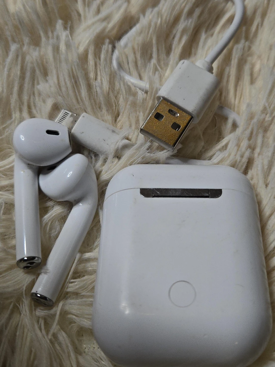 Apple AirPods 2nd Gen with Charging Case