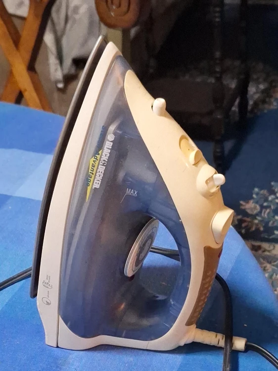 BLACK+DECKER Advantage Steam Iron
