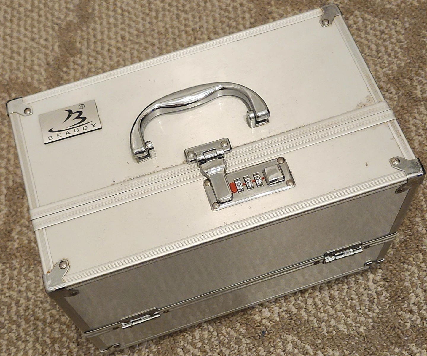 Beaudy Silver Aluminum Makeup Organizer Case