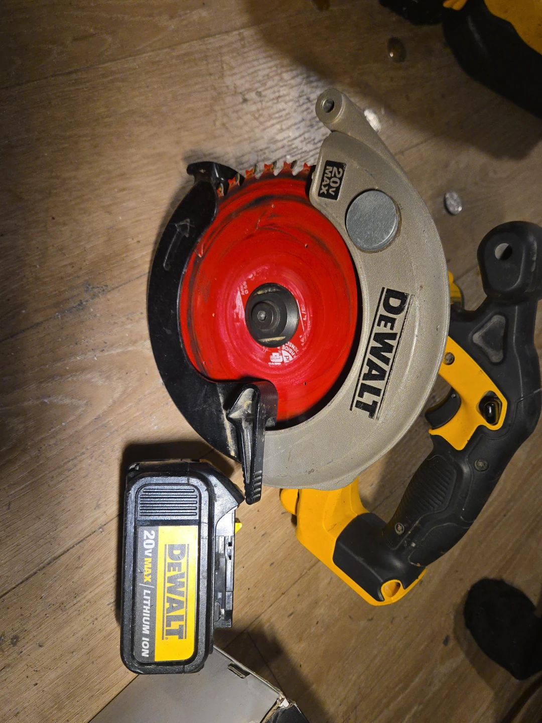 DeWalt 20V MAX Cordless Circular Saw with Battery