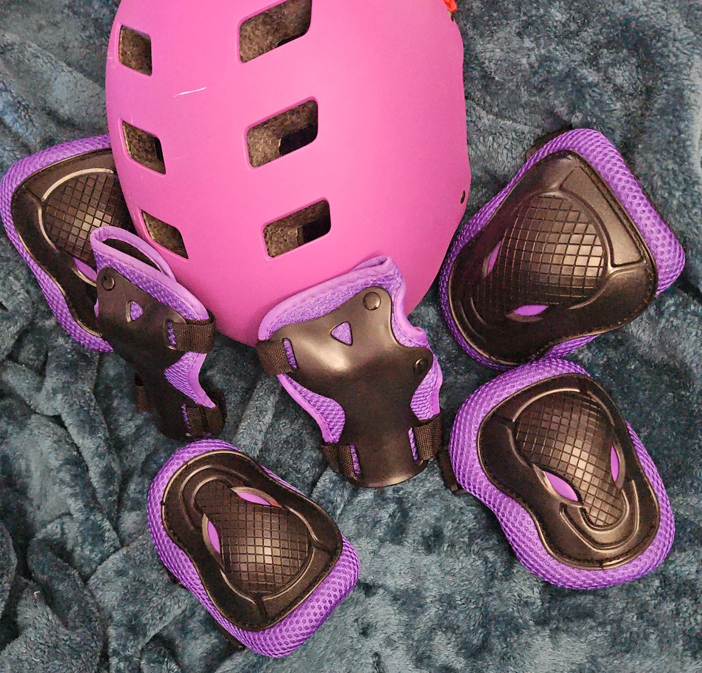 Kids' Pink Helmet & Purple Protective Gear Set