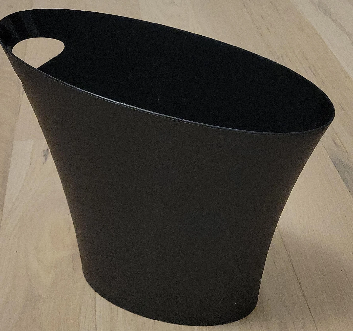 Black Oval Plastic Waste Bin