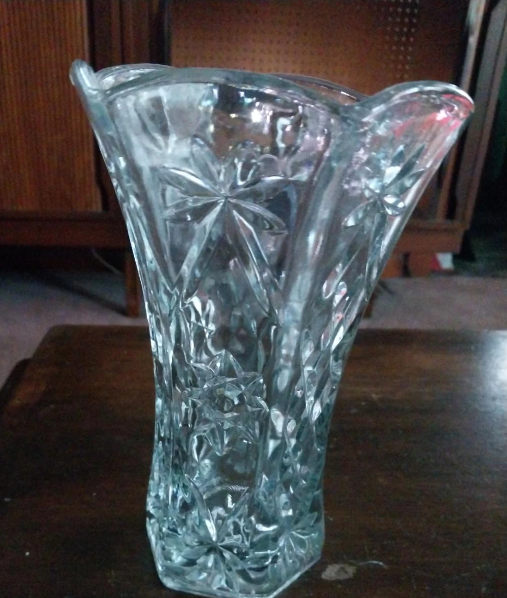 Glass Vase with Starburst Pattern 🏆