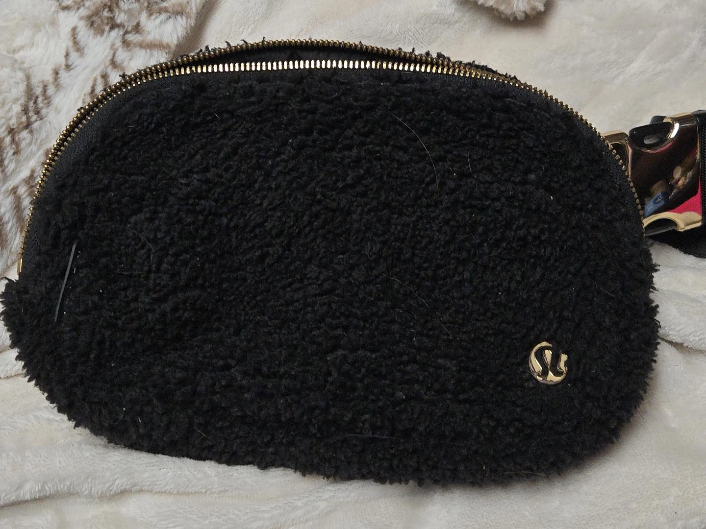 Lululemon Belt Bag - Black Sherpa