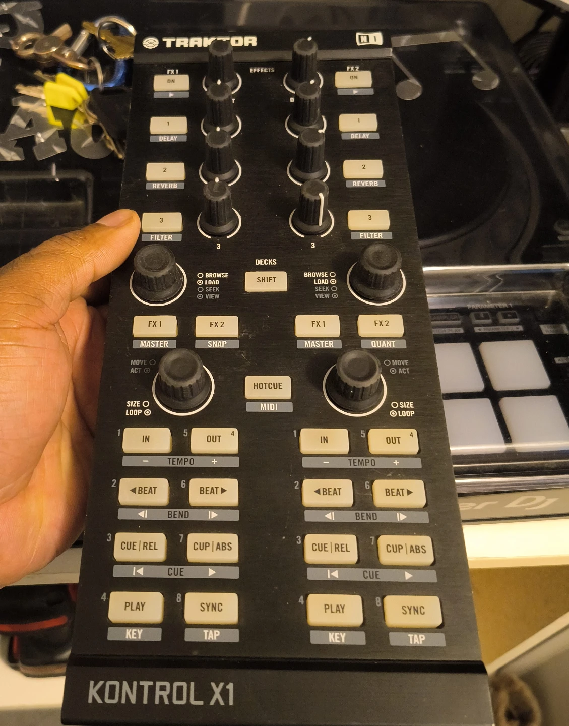Native Instruments Traktor Kontrol X1 DJ Controller