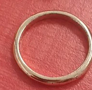Gold band ring