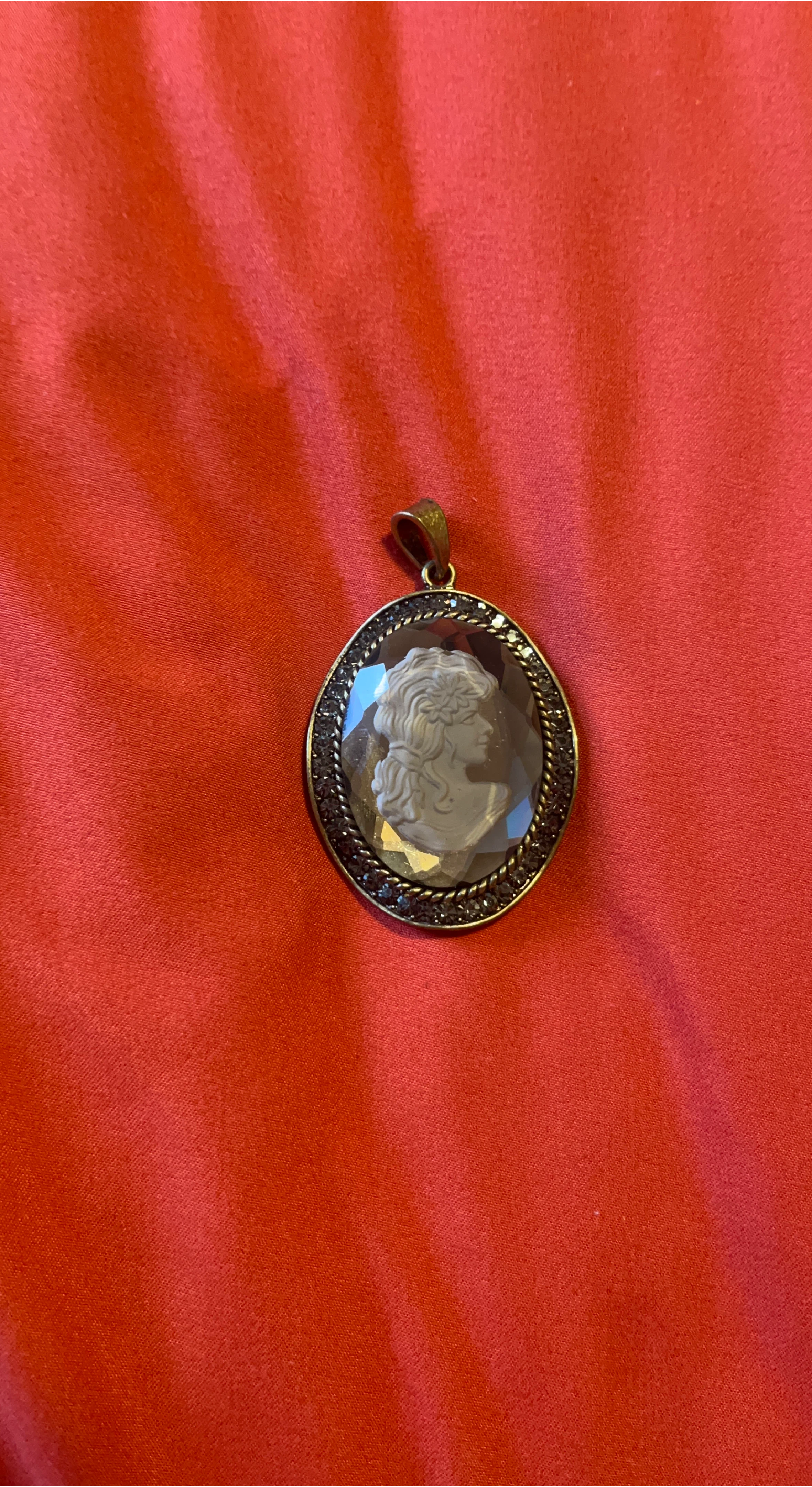 Vintage Cameo Pendant Necklace