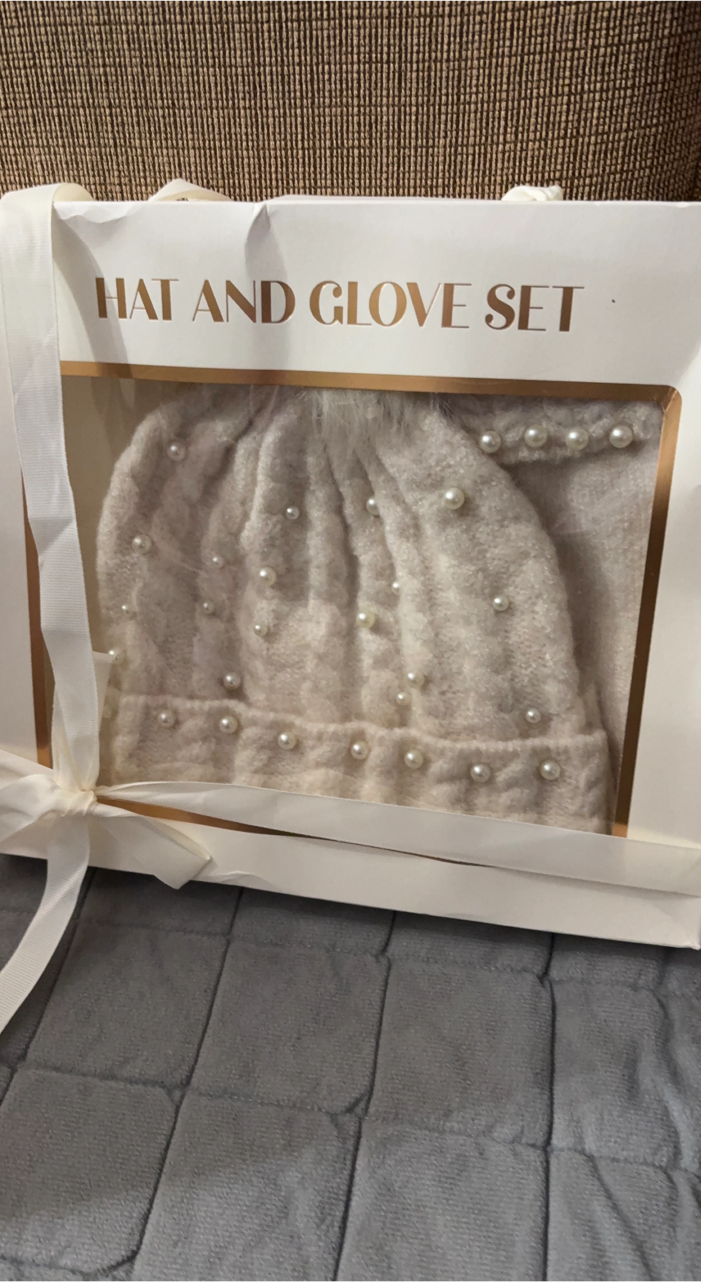 Hat and Glove Set with Pearls