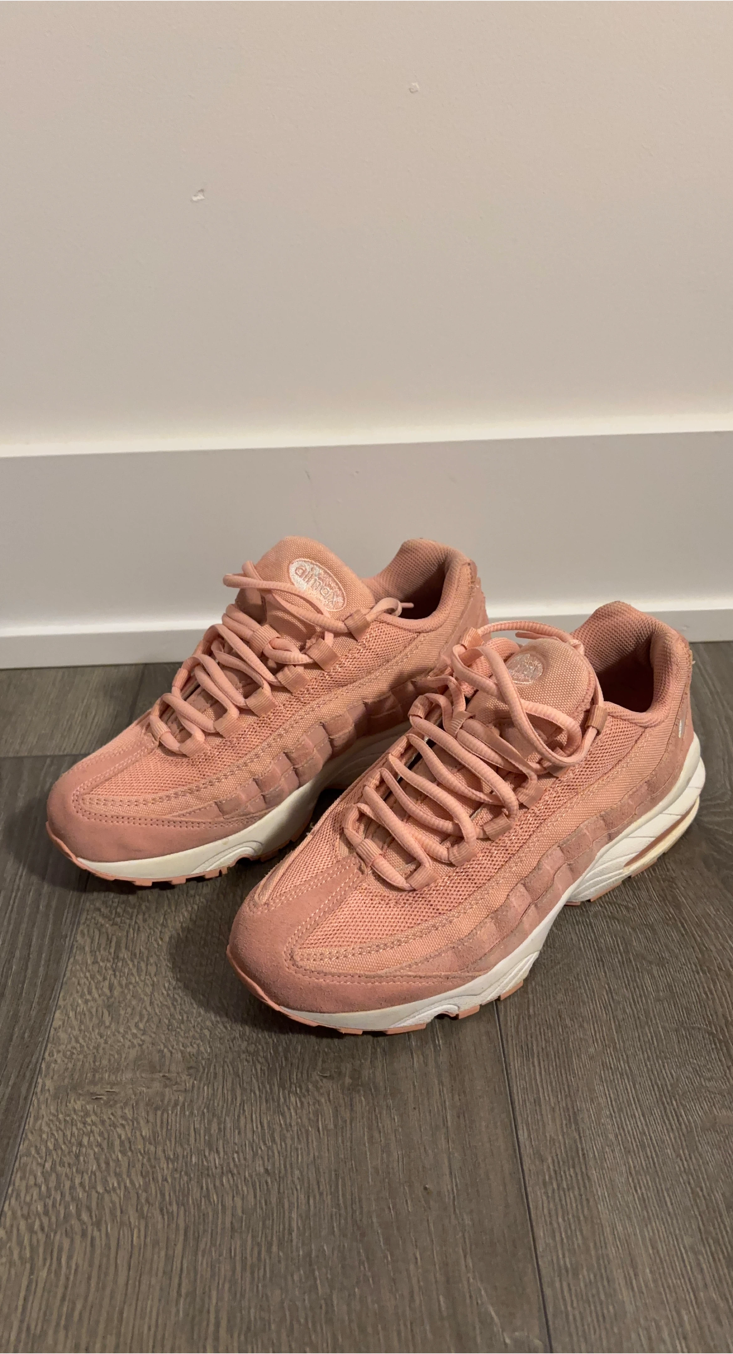 Nike Air Max 95 Women's Sneakers - Pink