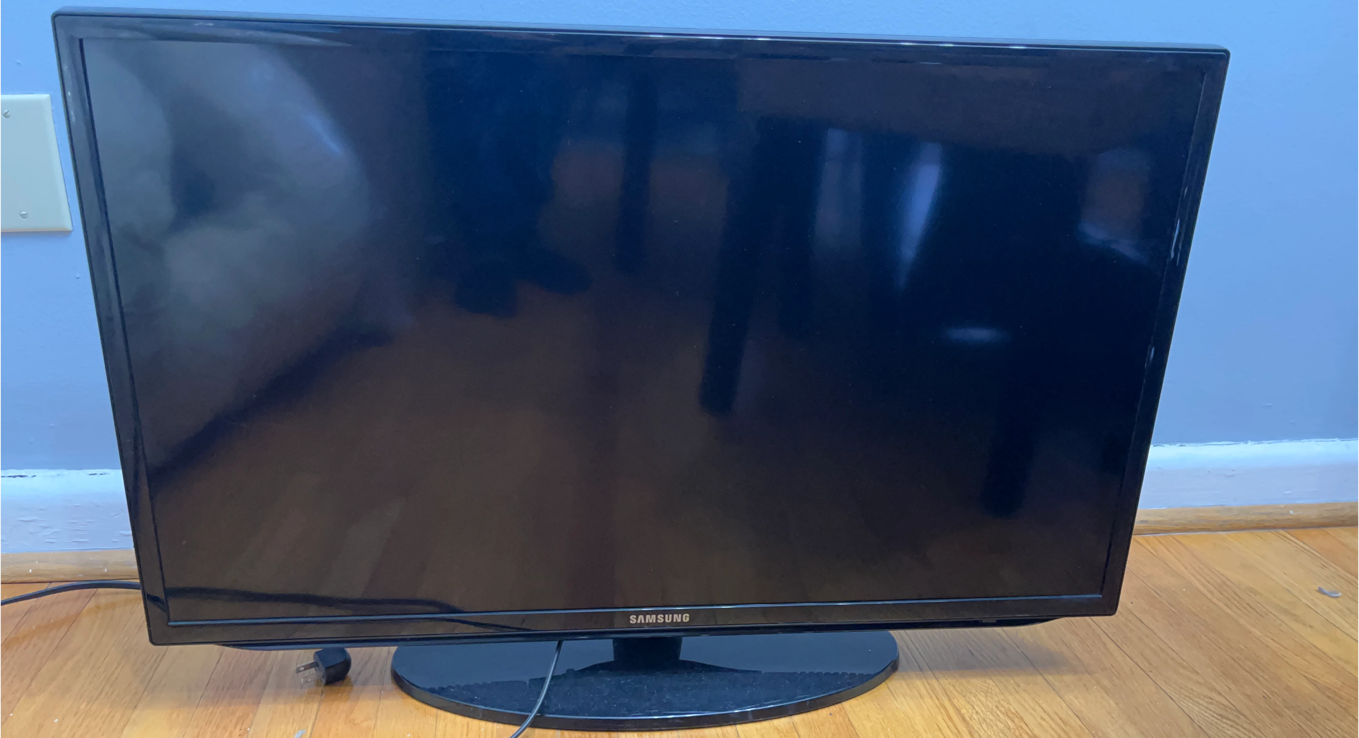 Samsung 32" HD Television - Model UN32EH5300F