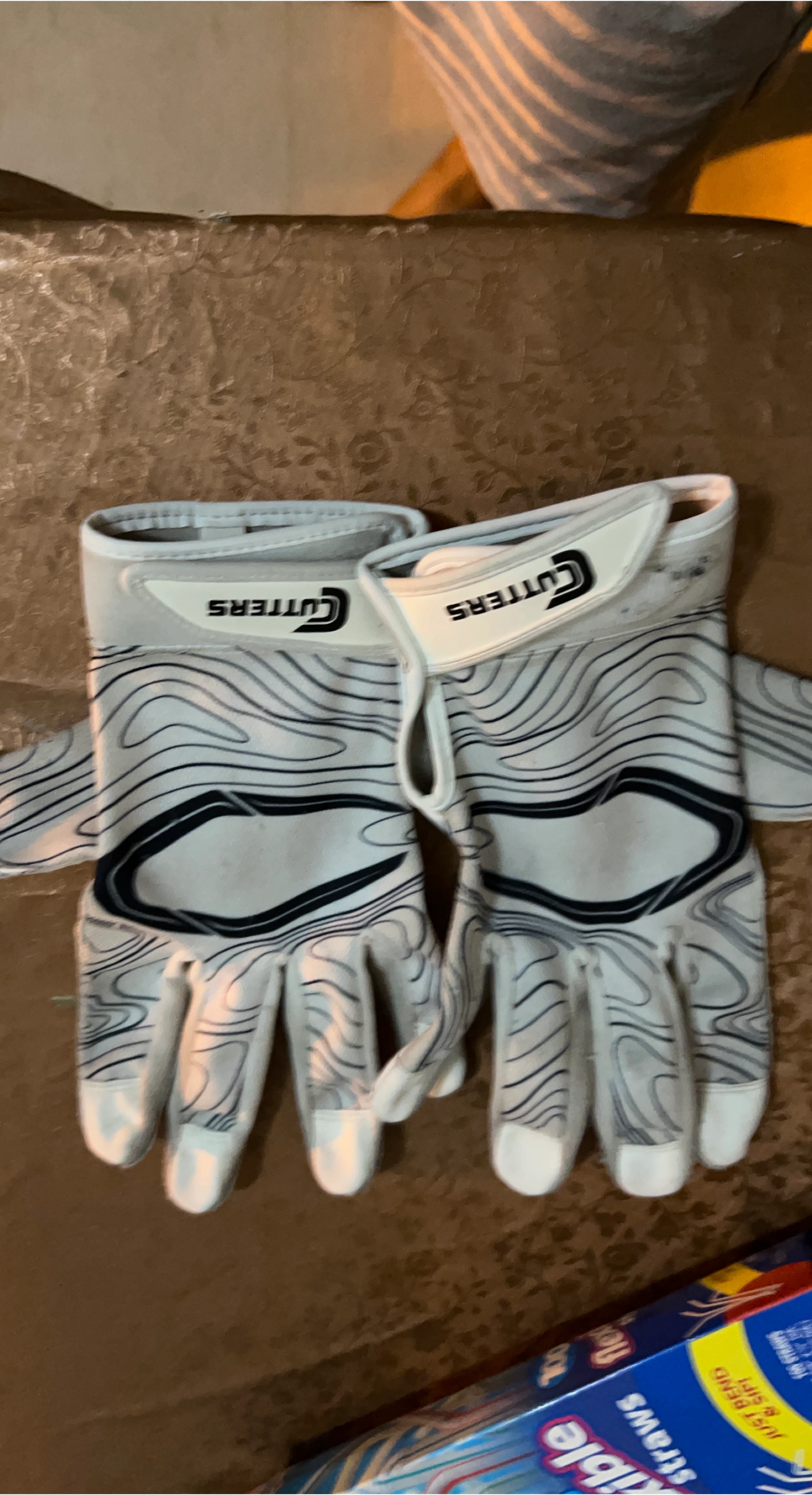 Cutters Gloves small