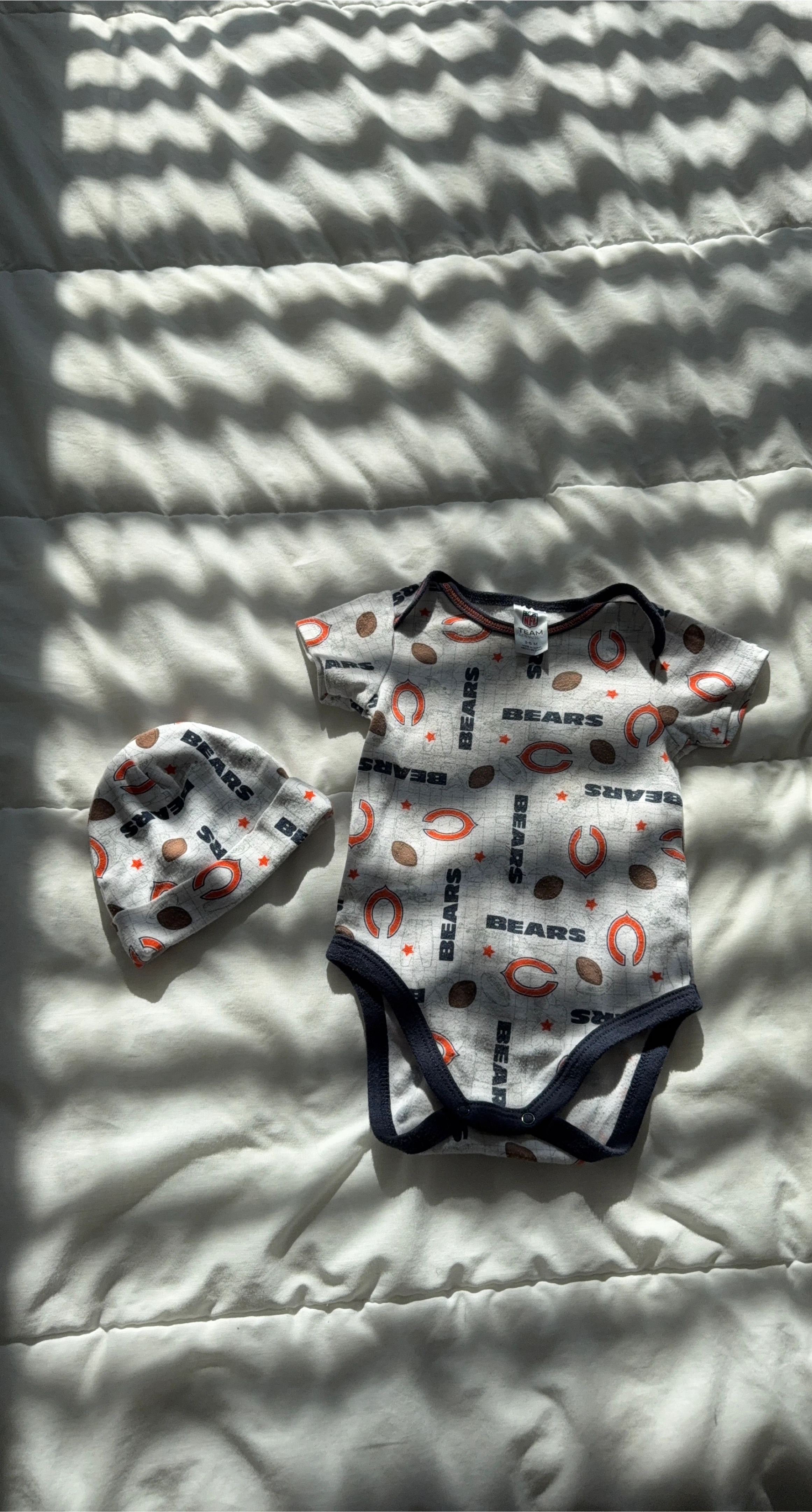 Baby Chicago Bears Onesie and Hat Set 3-6M