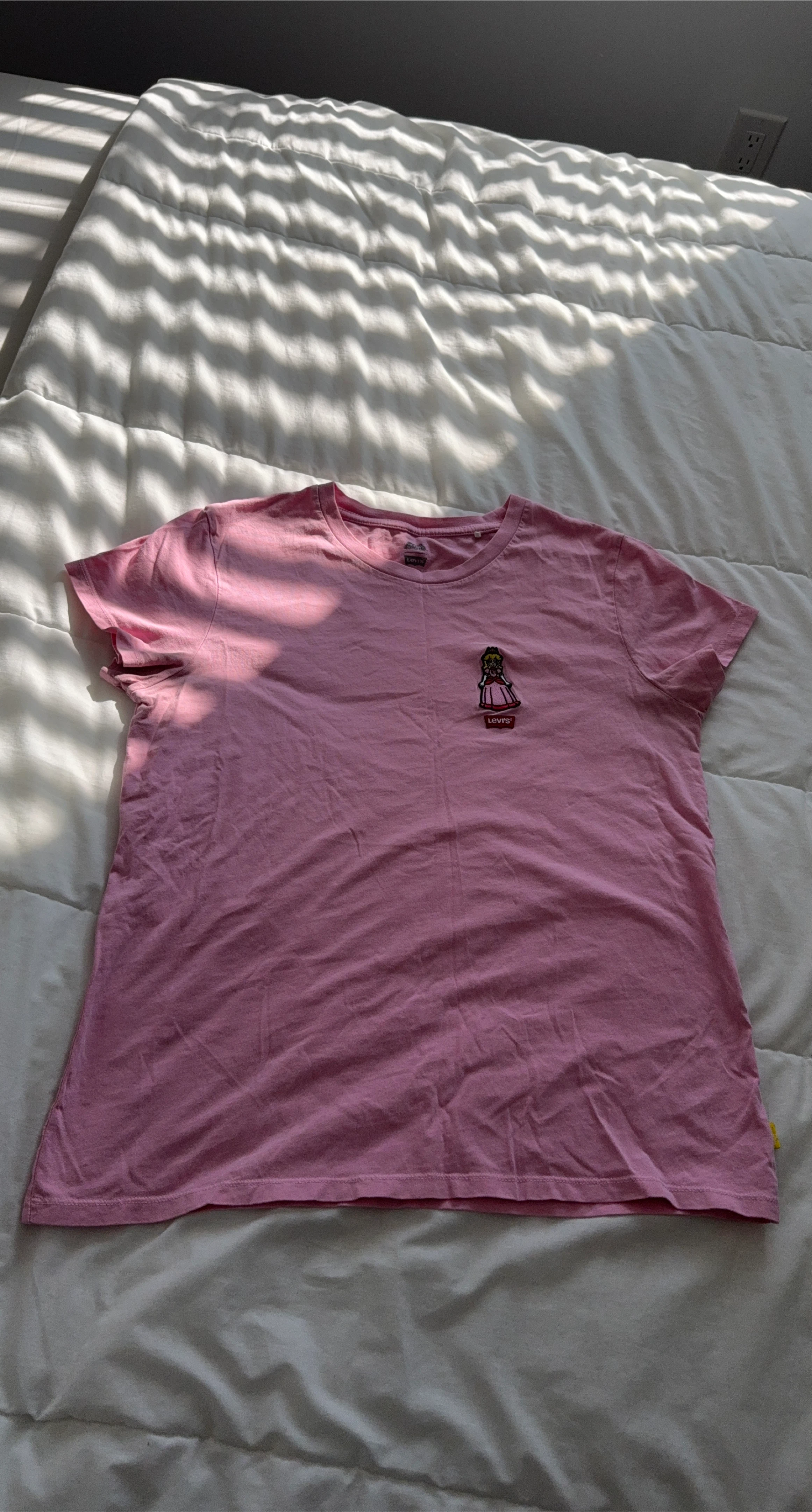 Pink Levi's T-Shirt with Princess Peach Graphic
