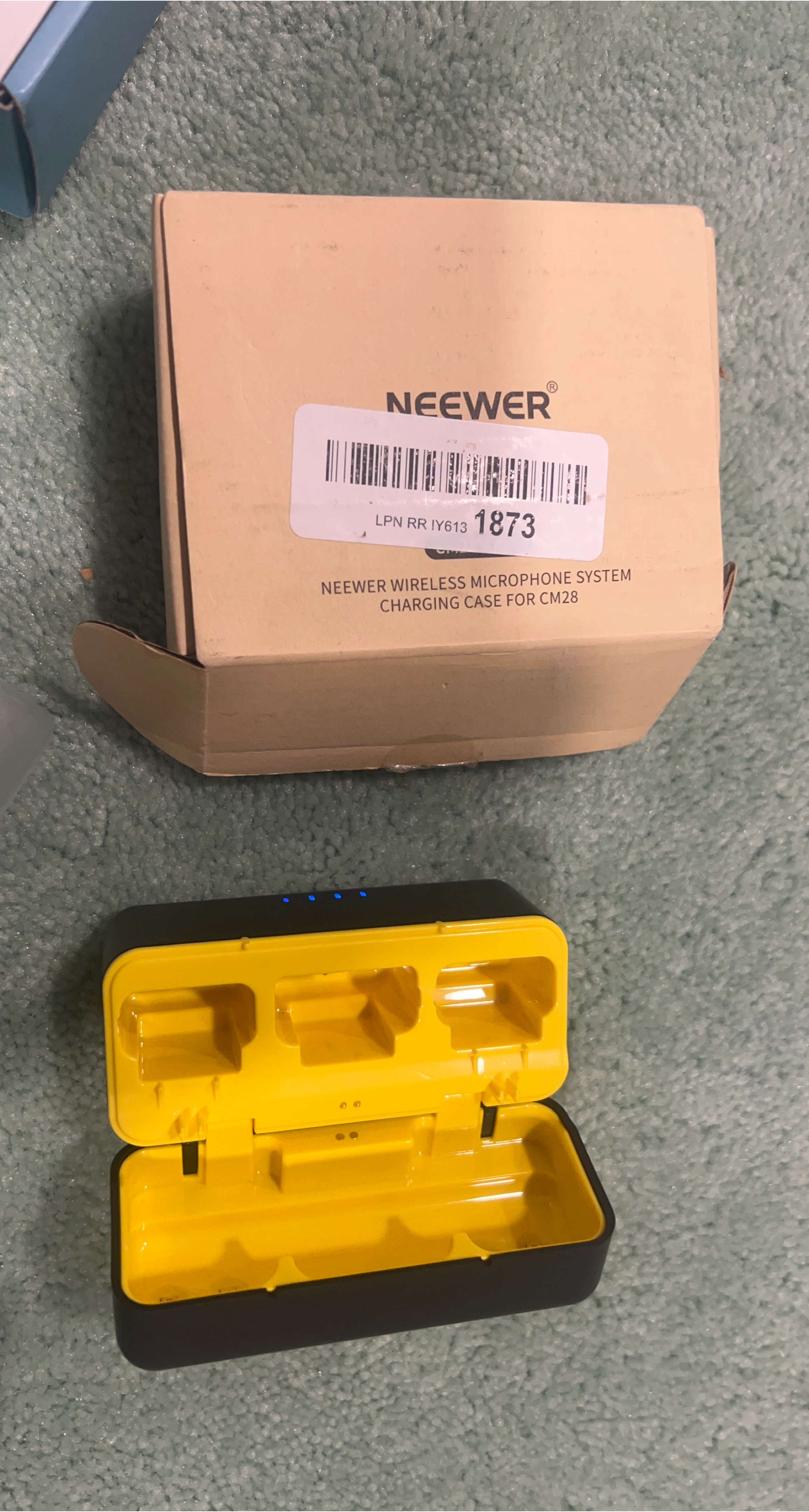 Neewer Wireless Microphone System Charging Case for CM28