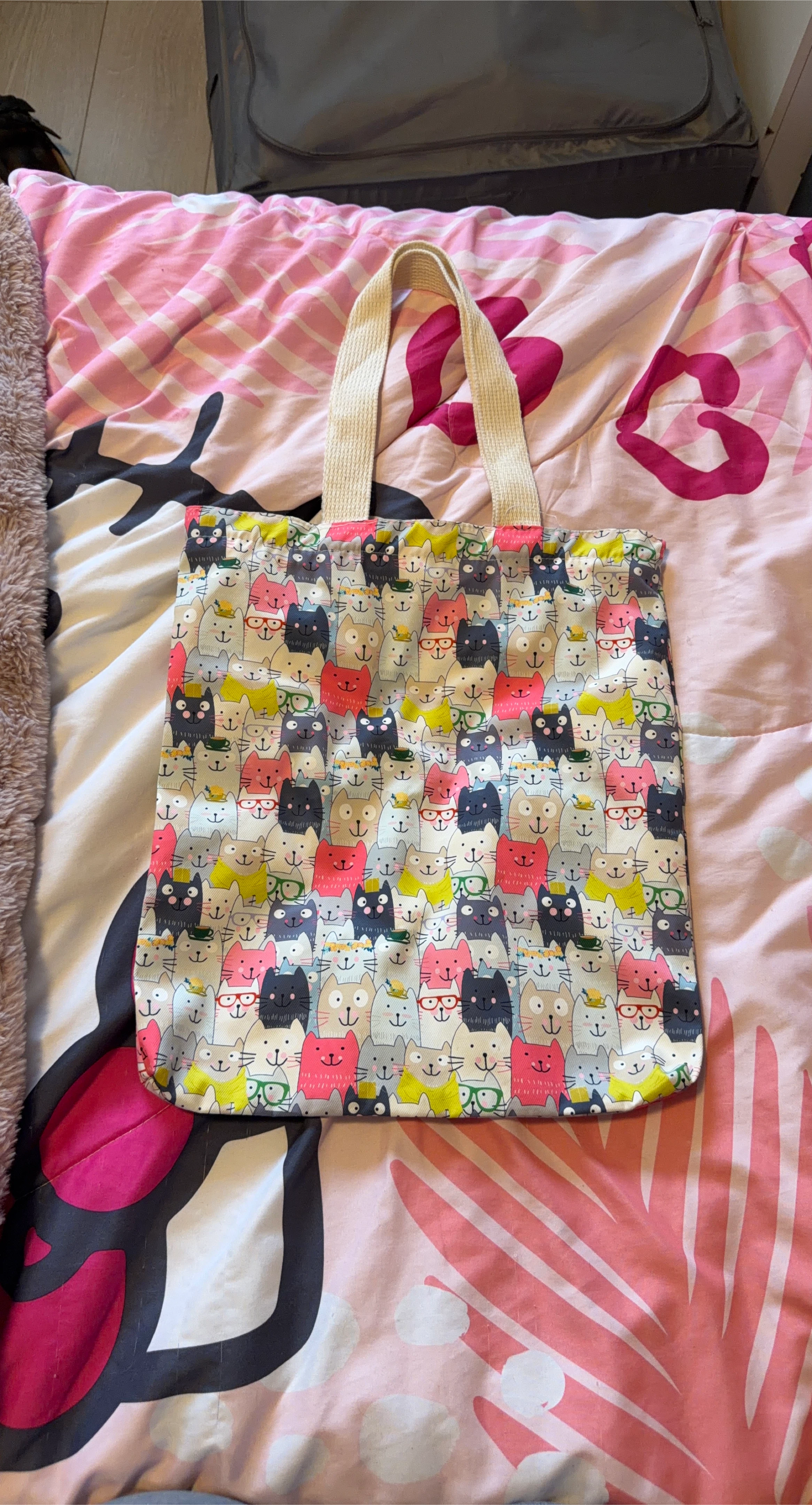 Tote Bag with Cute Cat Print