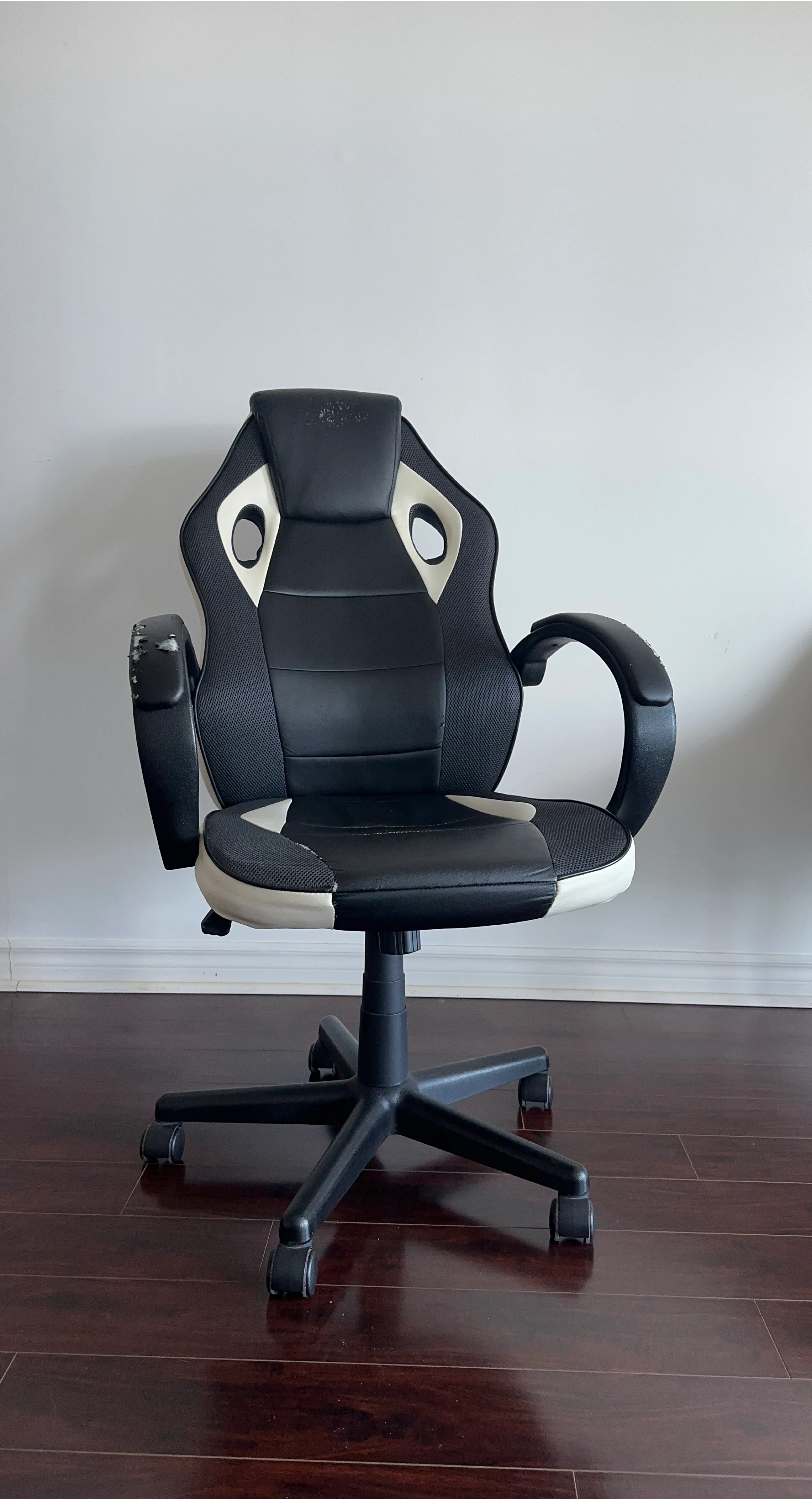 Gaming Chair - Black/White
