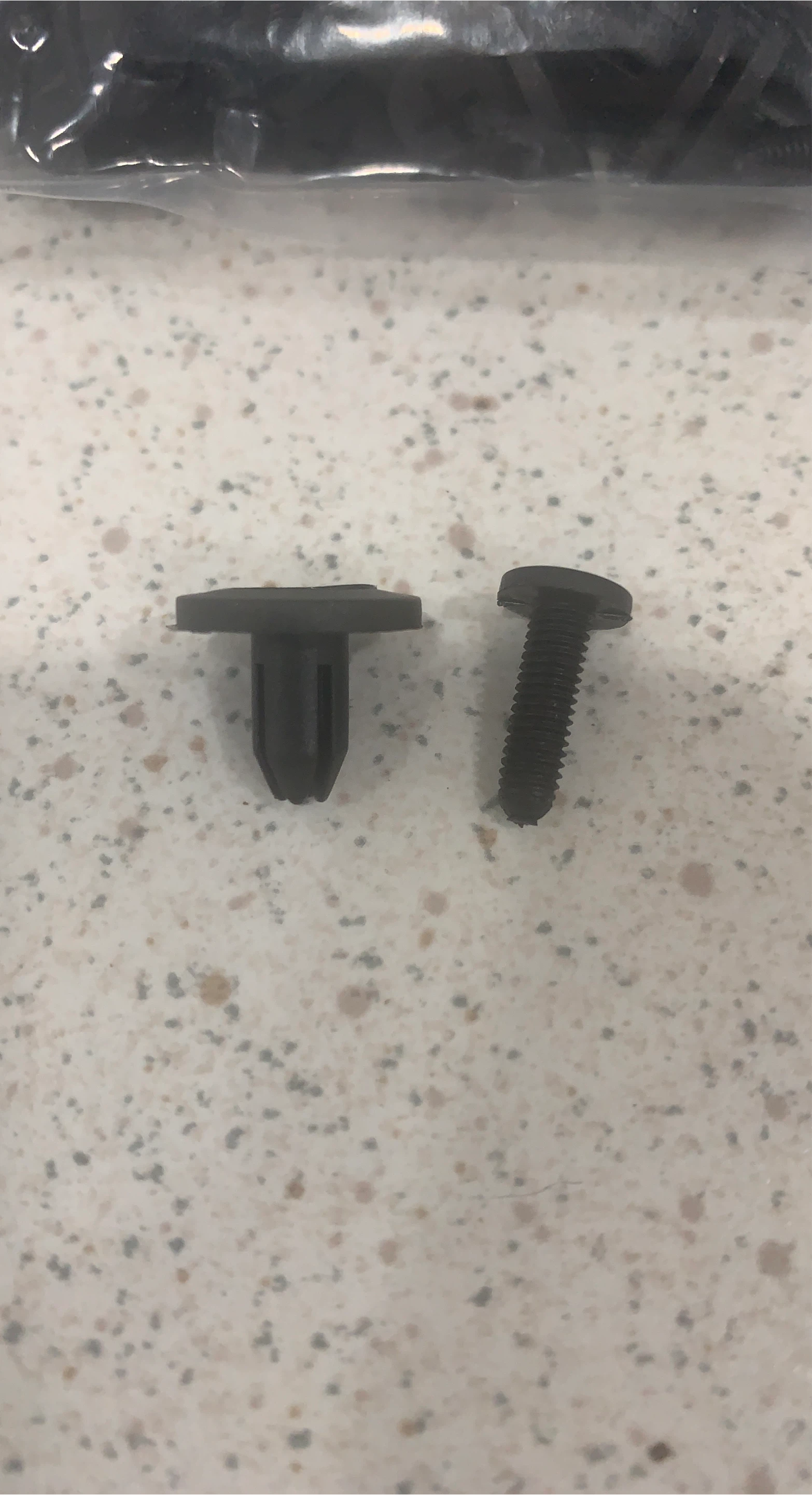 Bag of 100 Plastic Fasteners & Screws