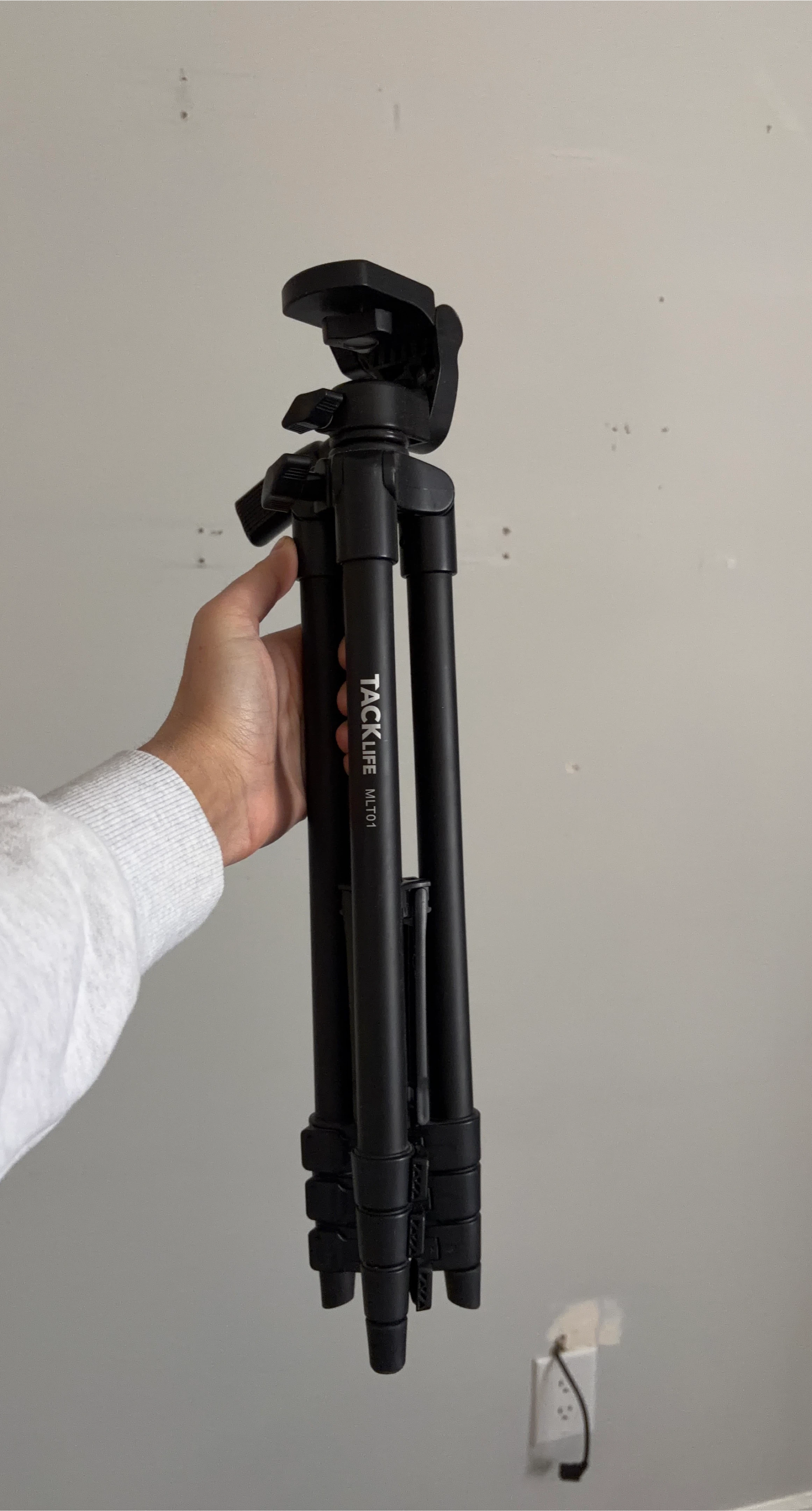 TACKLIFE MLTO1 Tripod