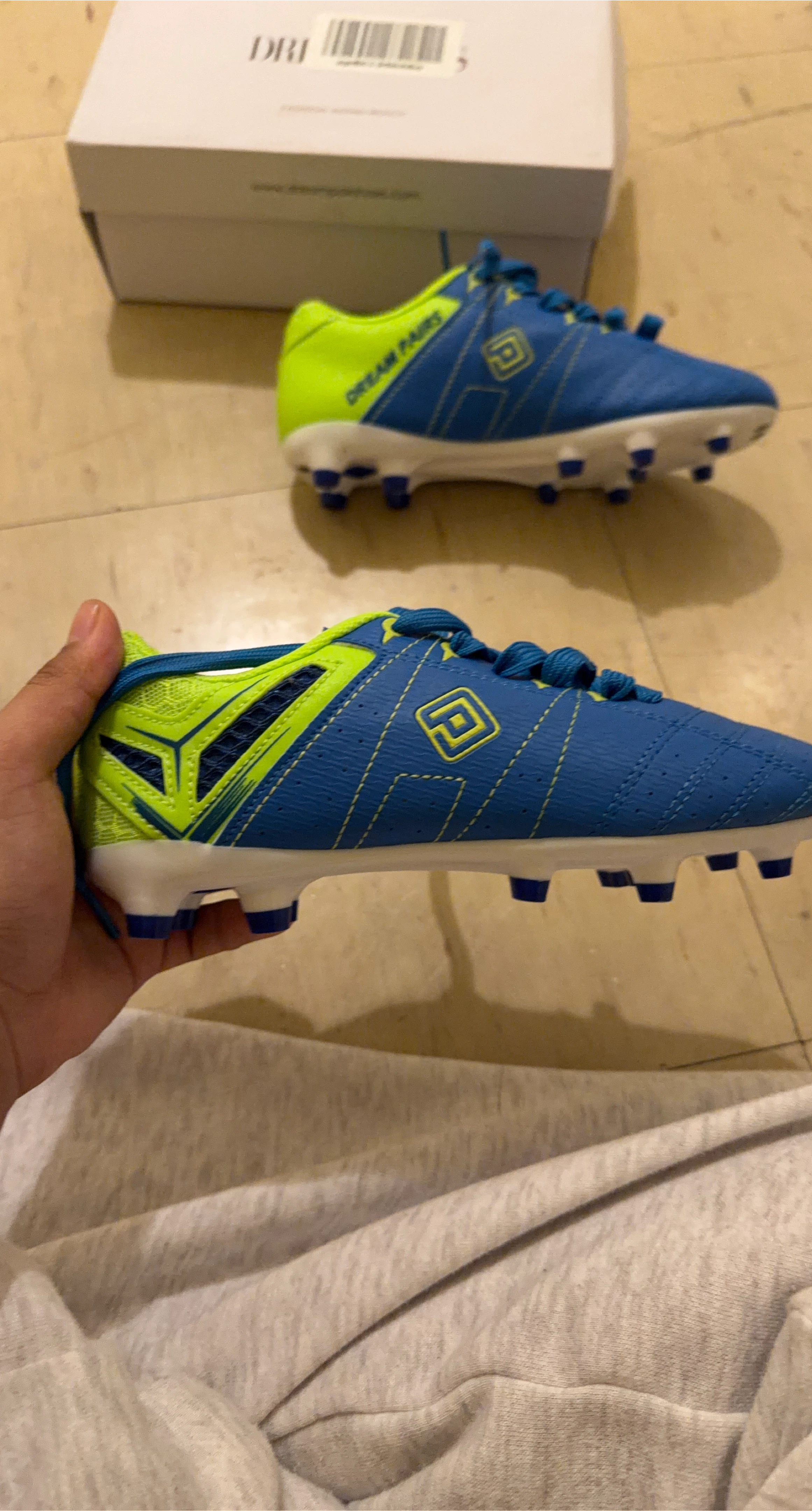 Dream Pairs Blue and Neon Yellow Soccer Cleats