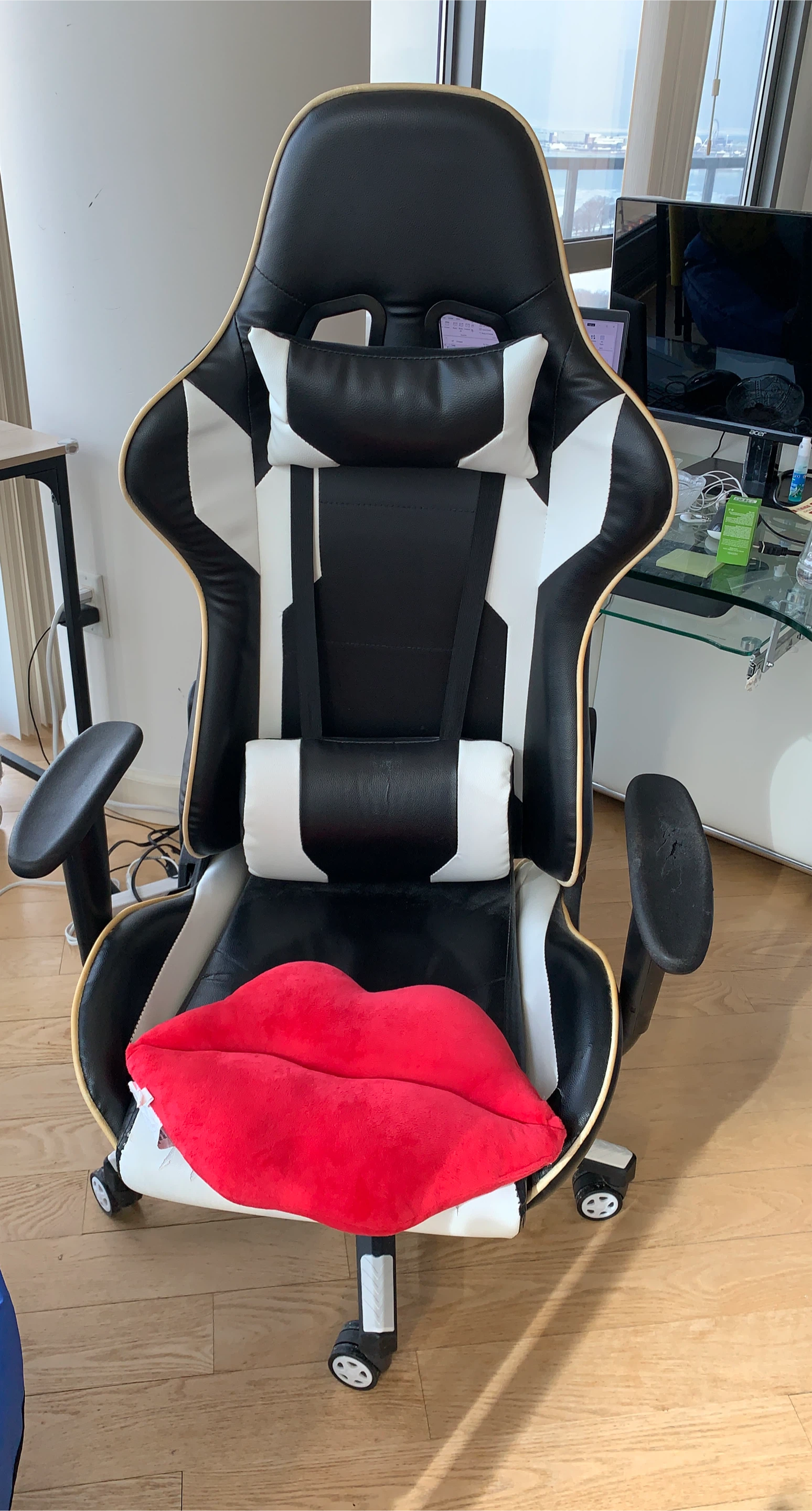 Black and White Gaming Chair with Red Lip Pillow