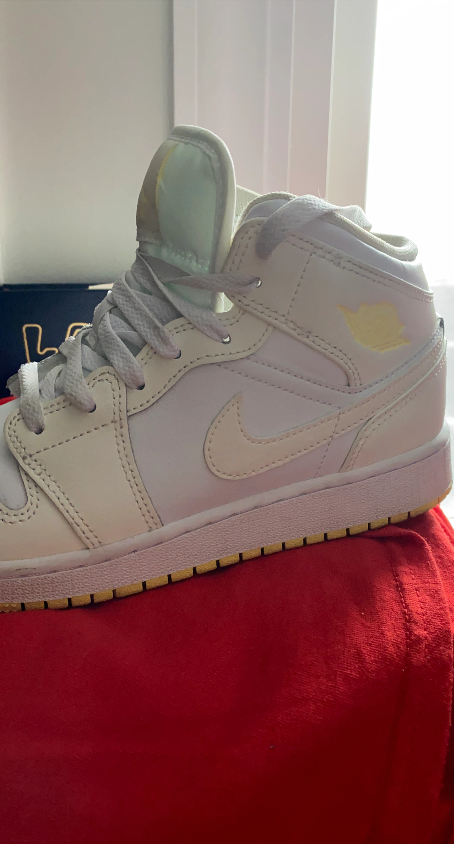 Air Jordan 1 Mid SE 'Light Olive' Sneakers