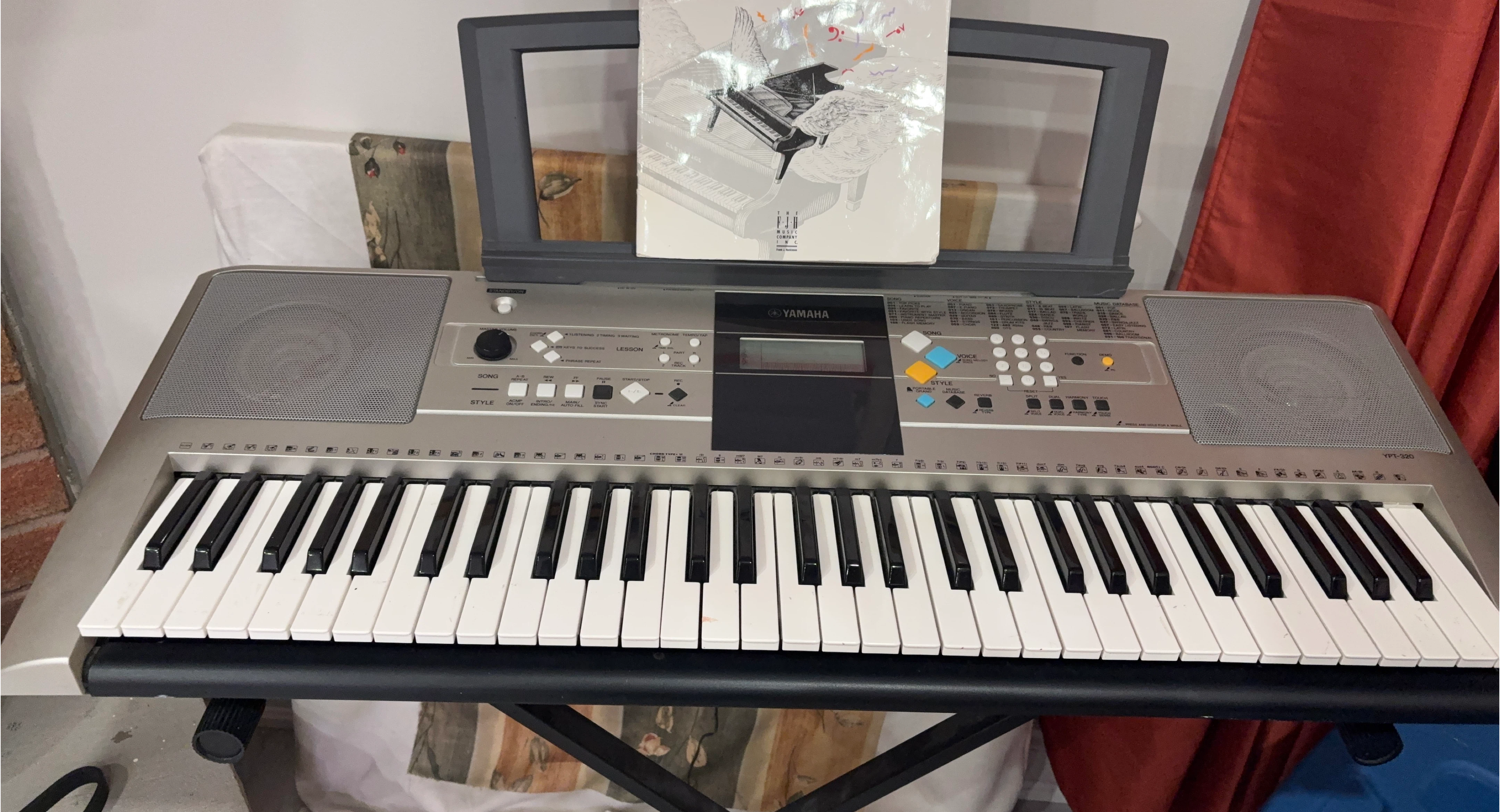 Yamaha PSR-E273 Portable Keyboard