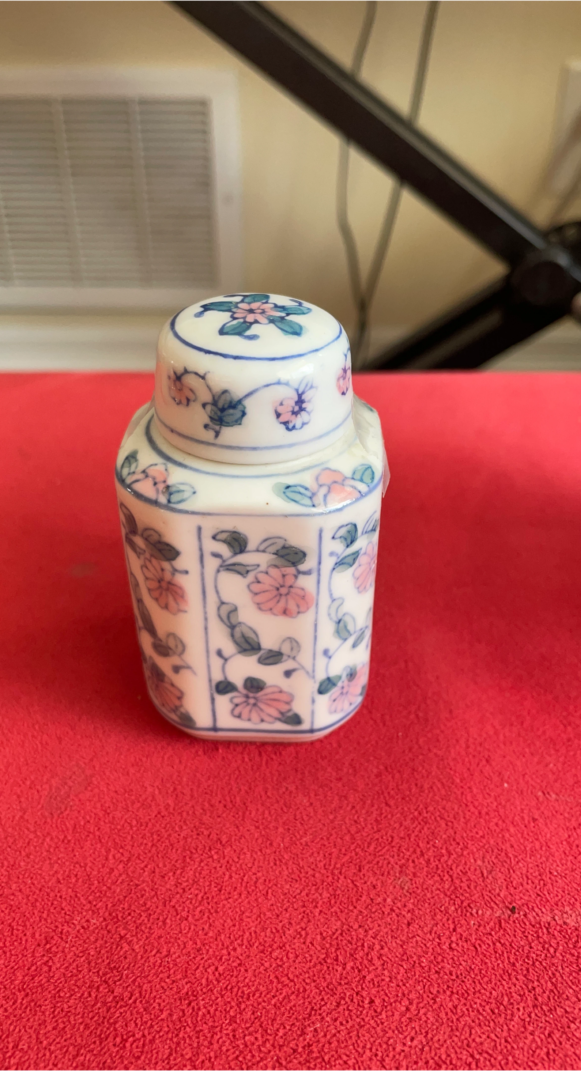 Decorative Ceramic Jar with Floral Design🏆