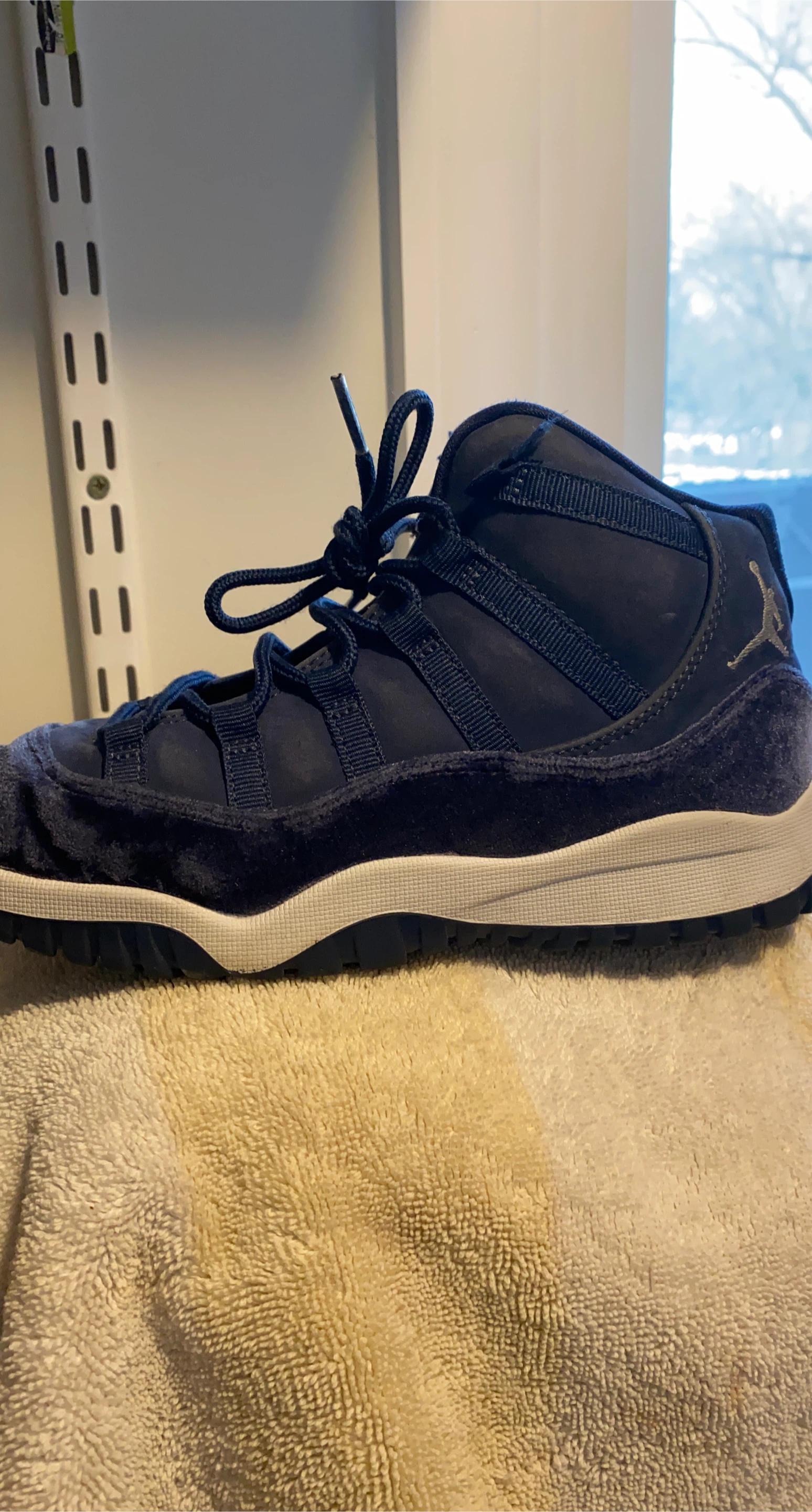 Air Jordan 11 Retro Velvet Navy