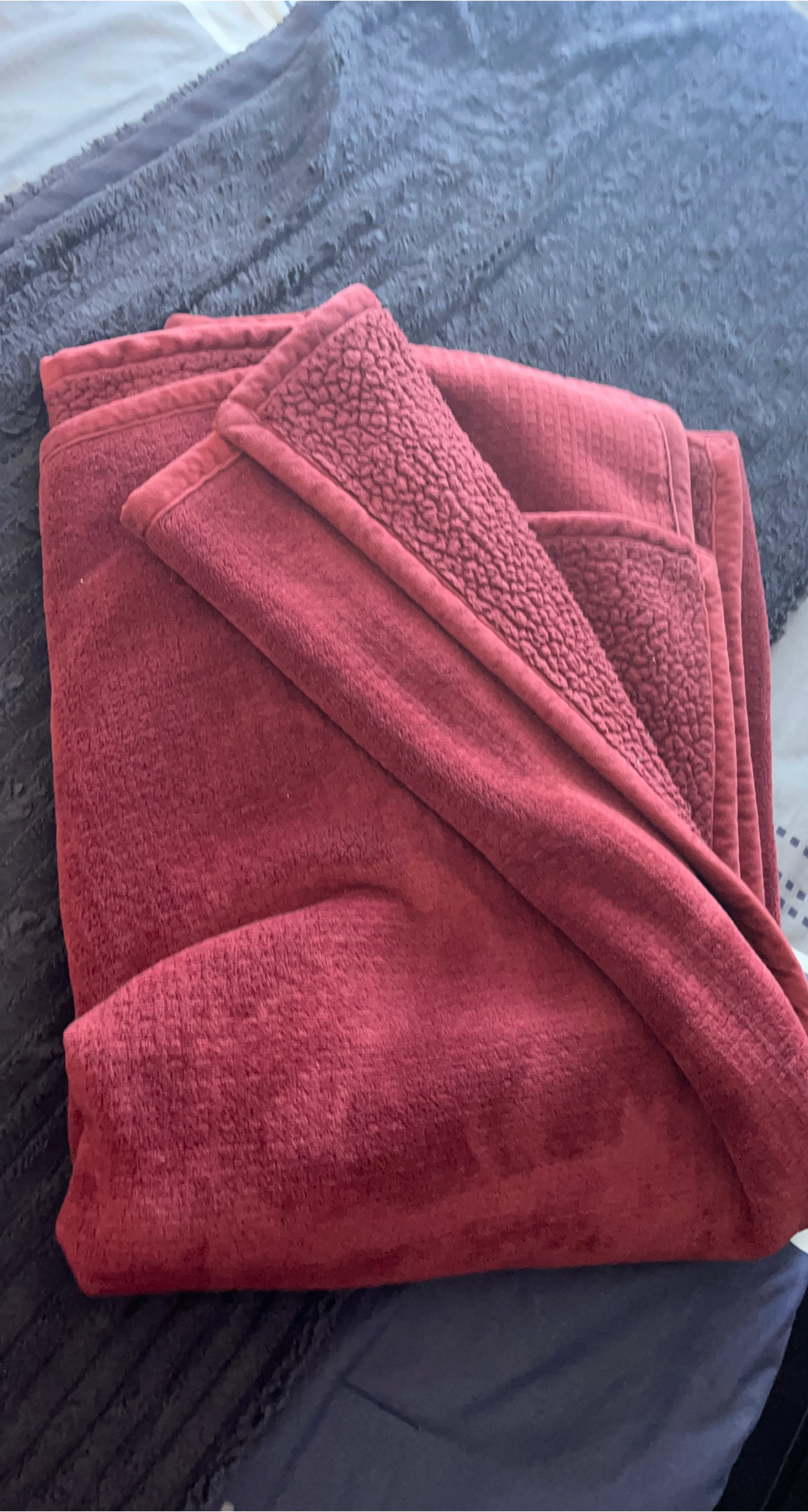 Cozy Fleece Throw Blanket - Red