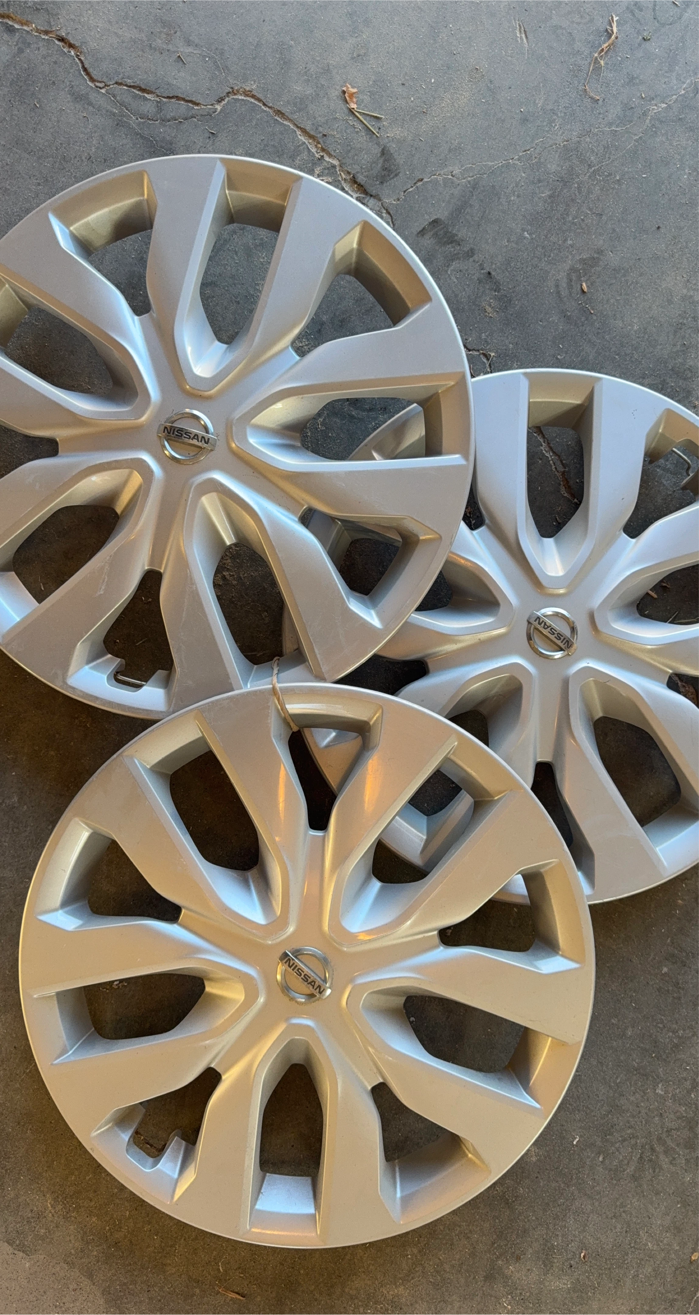 Nissan Hubcaps - Set of 3, for 17 inches rim