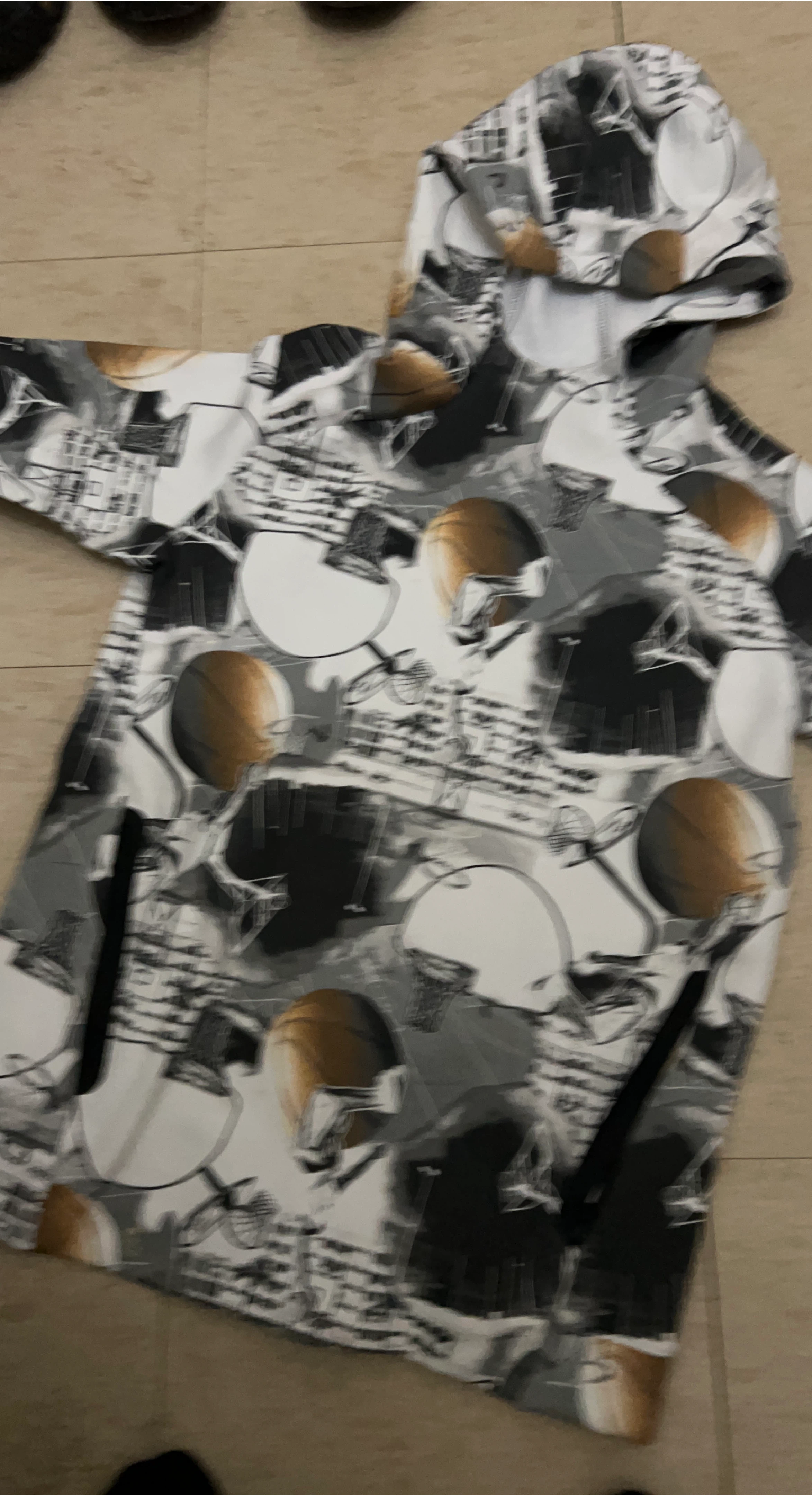 Hoodie with basketball Print