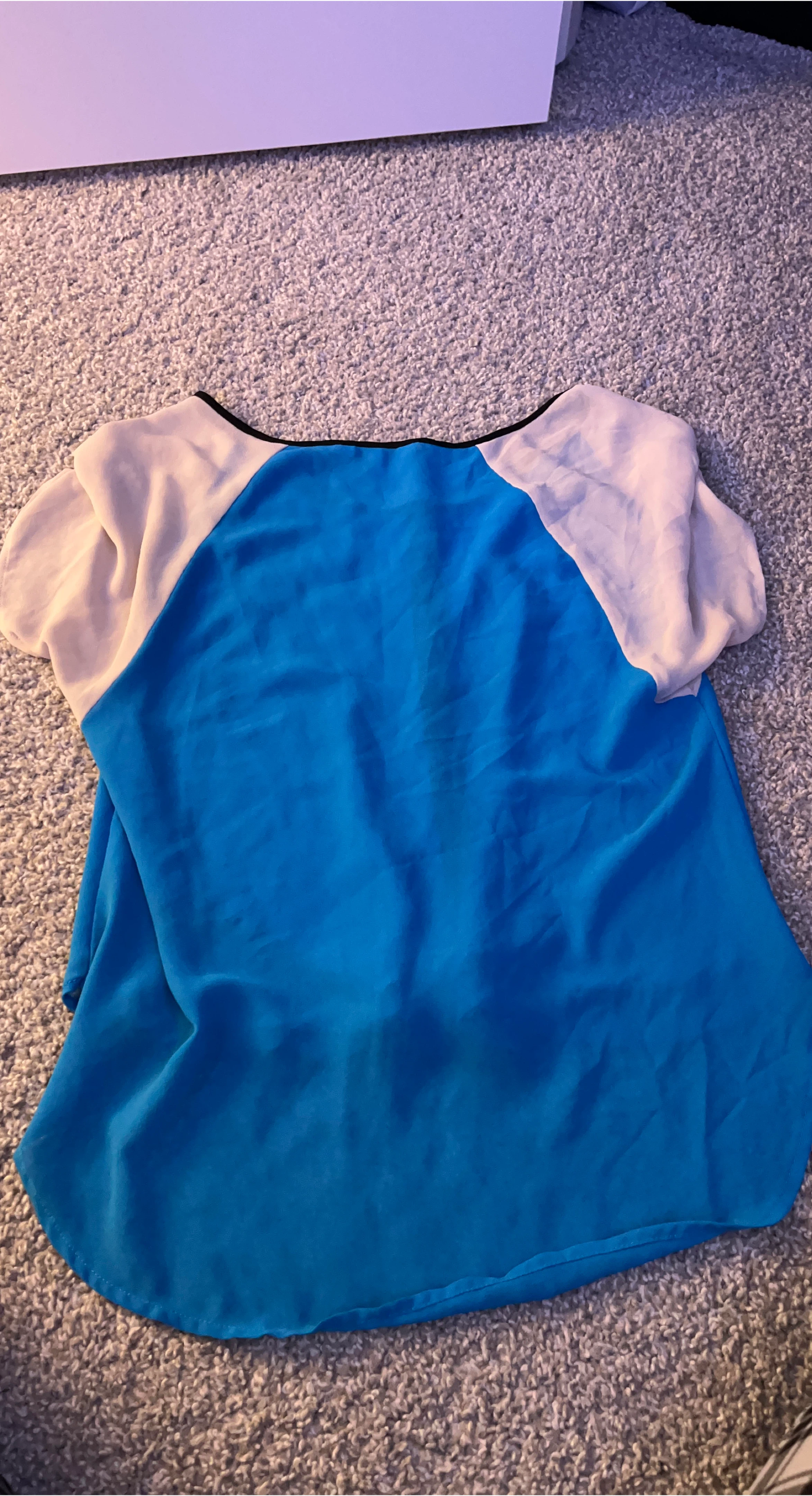 Blue and white short-sleeve top