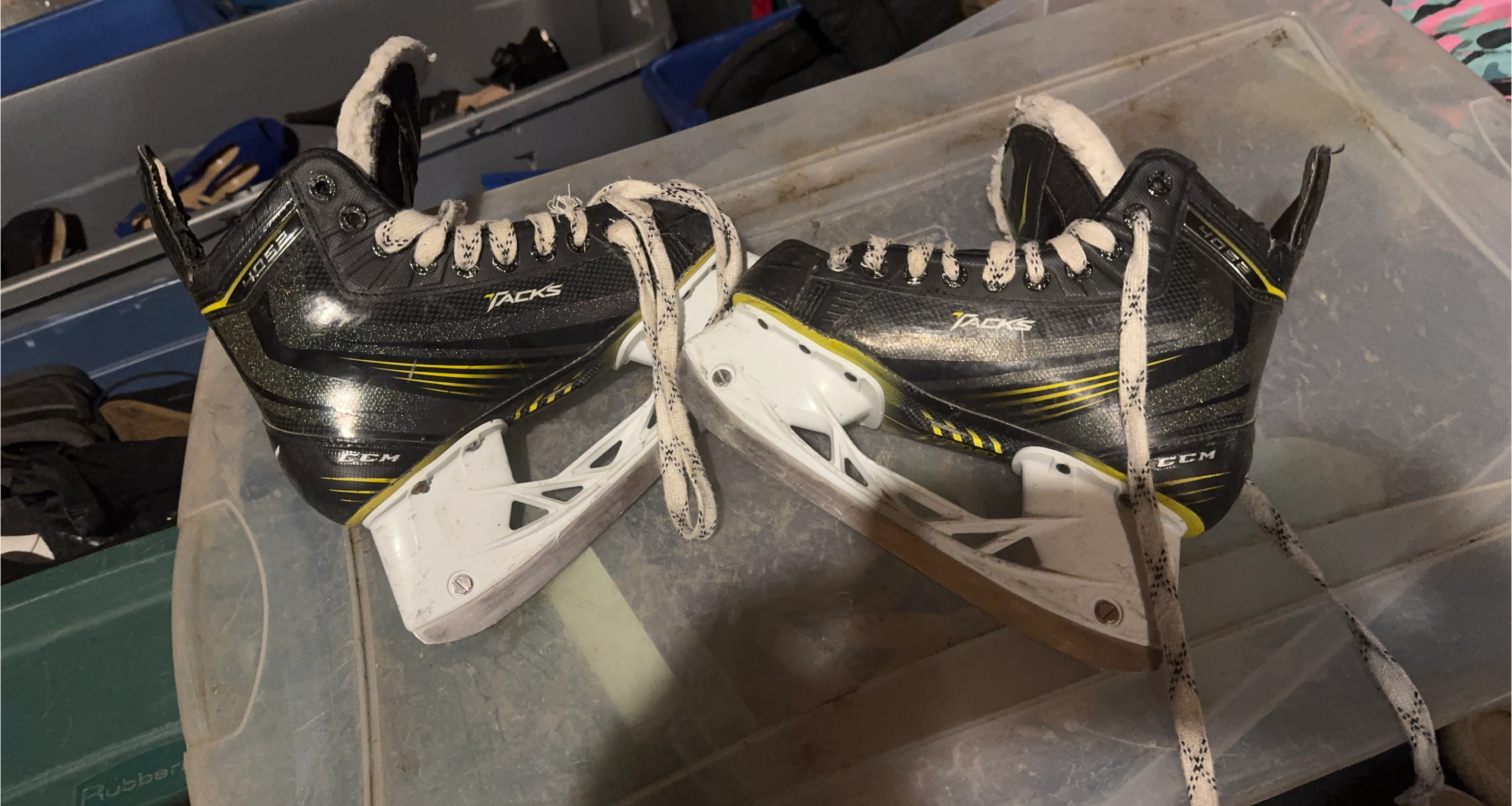 CCM Tacks Hockey Skates Size 4 Youth🏆