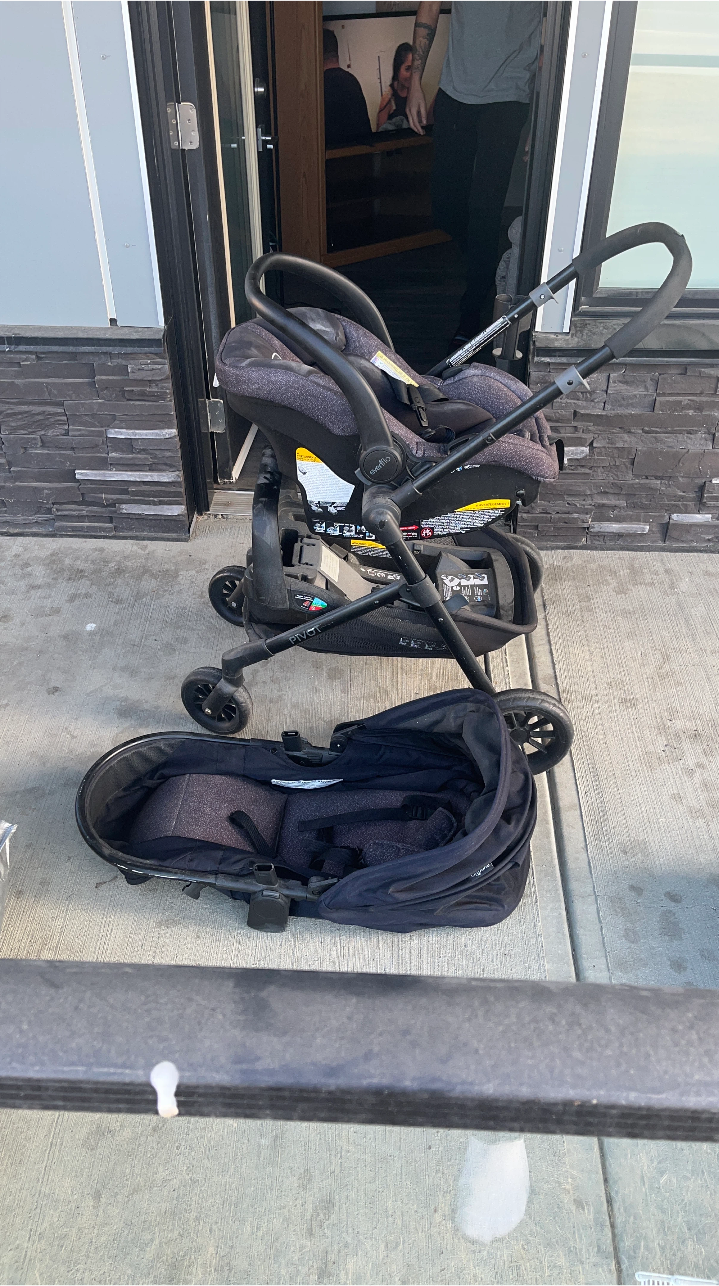 Evenflo Pivot Travel System with LiteMax Infant Car Seat