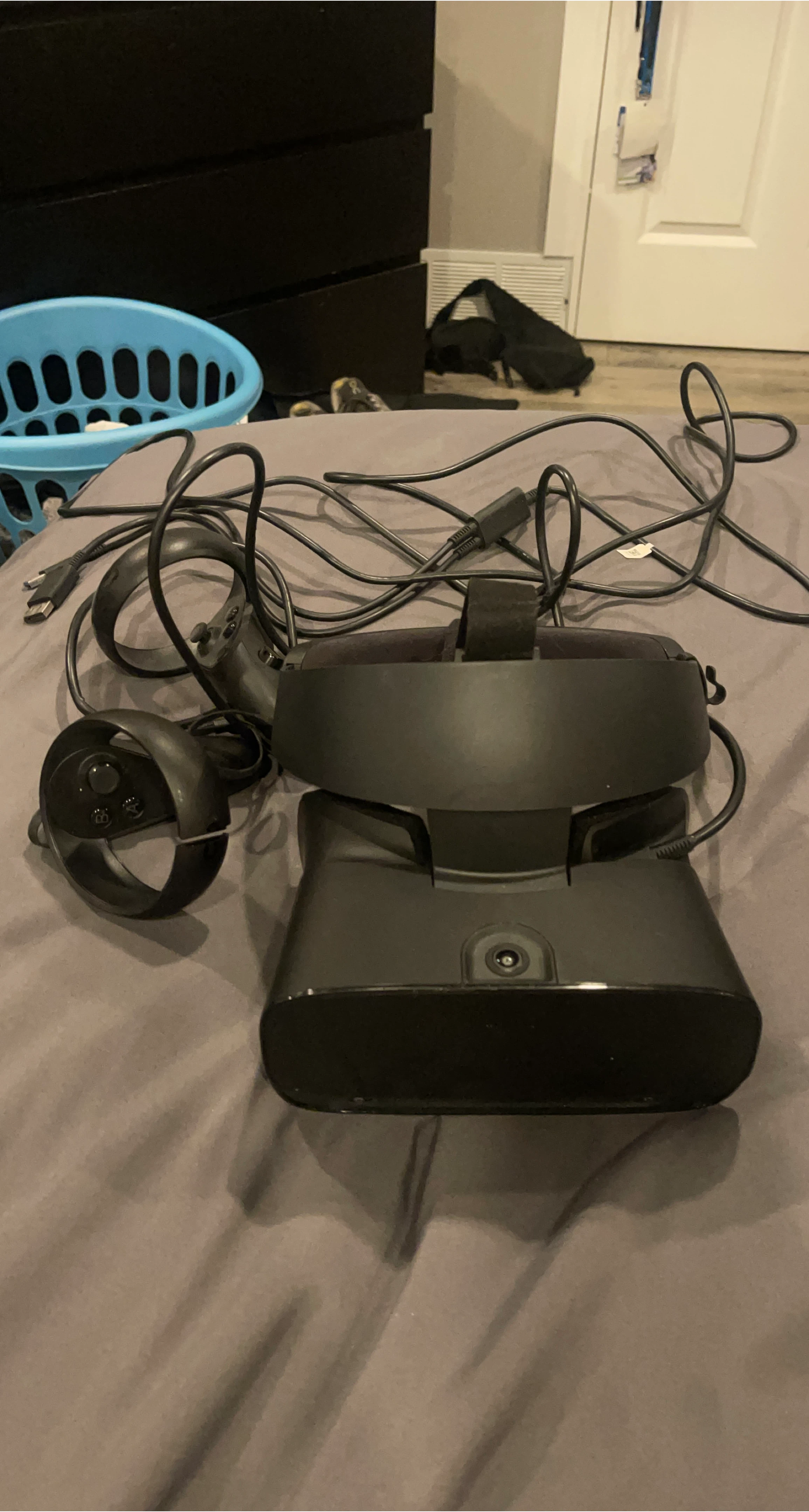 Oculus Rift VR Headset with Controllers