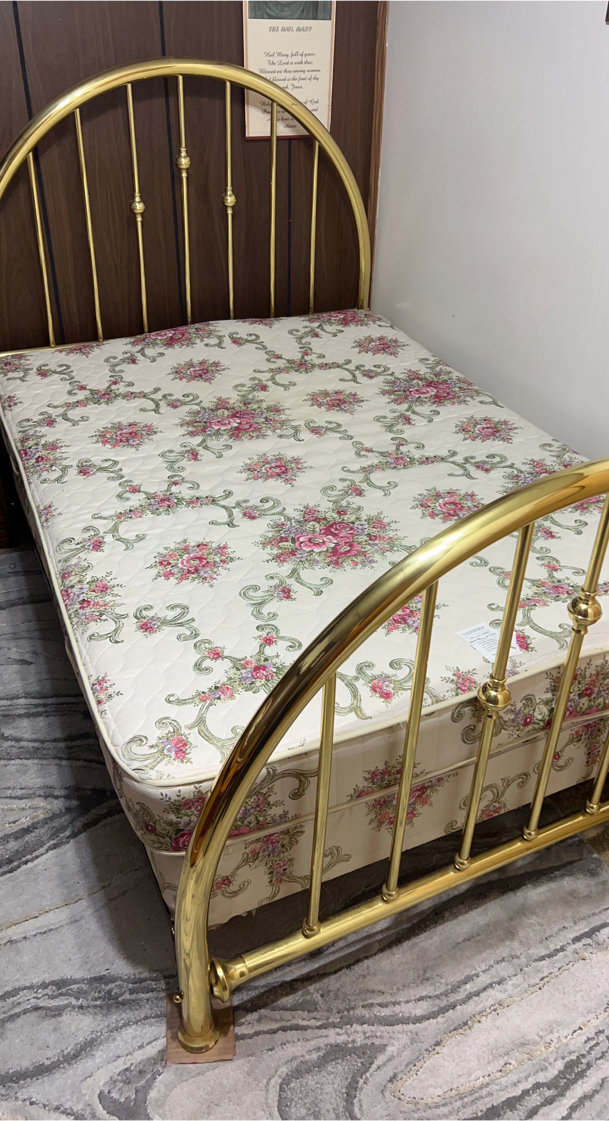 Queen Floral Mattress with Brass Bed Frame
