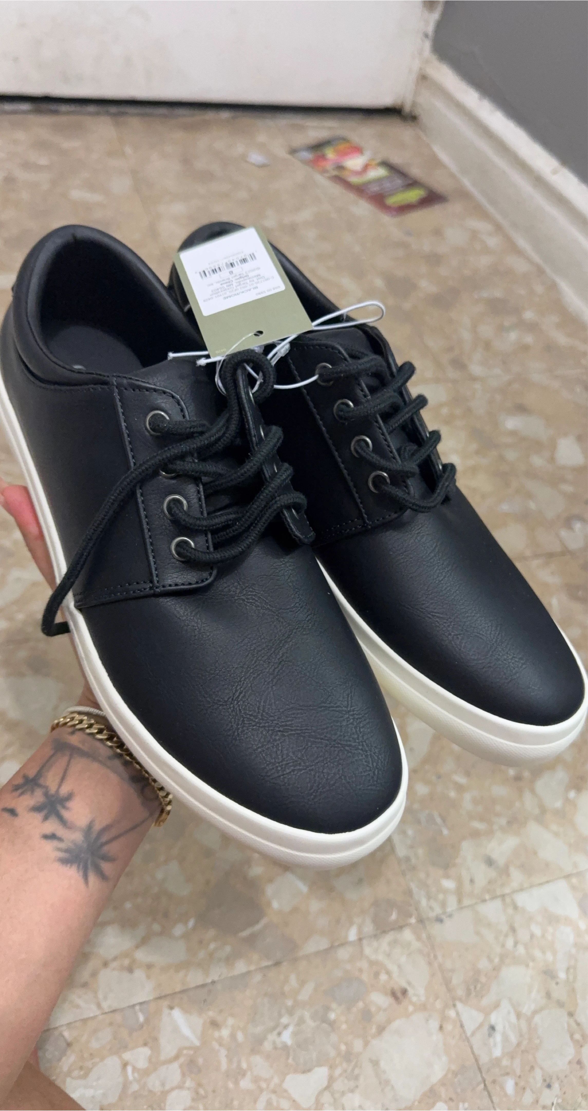 Black Sneakers - Size 8