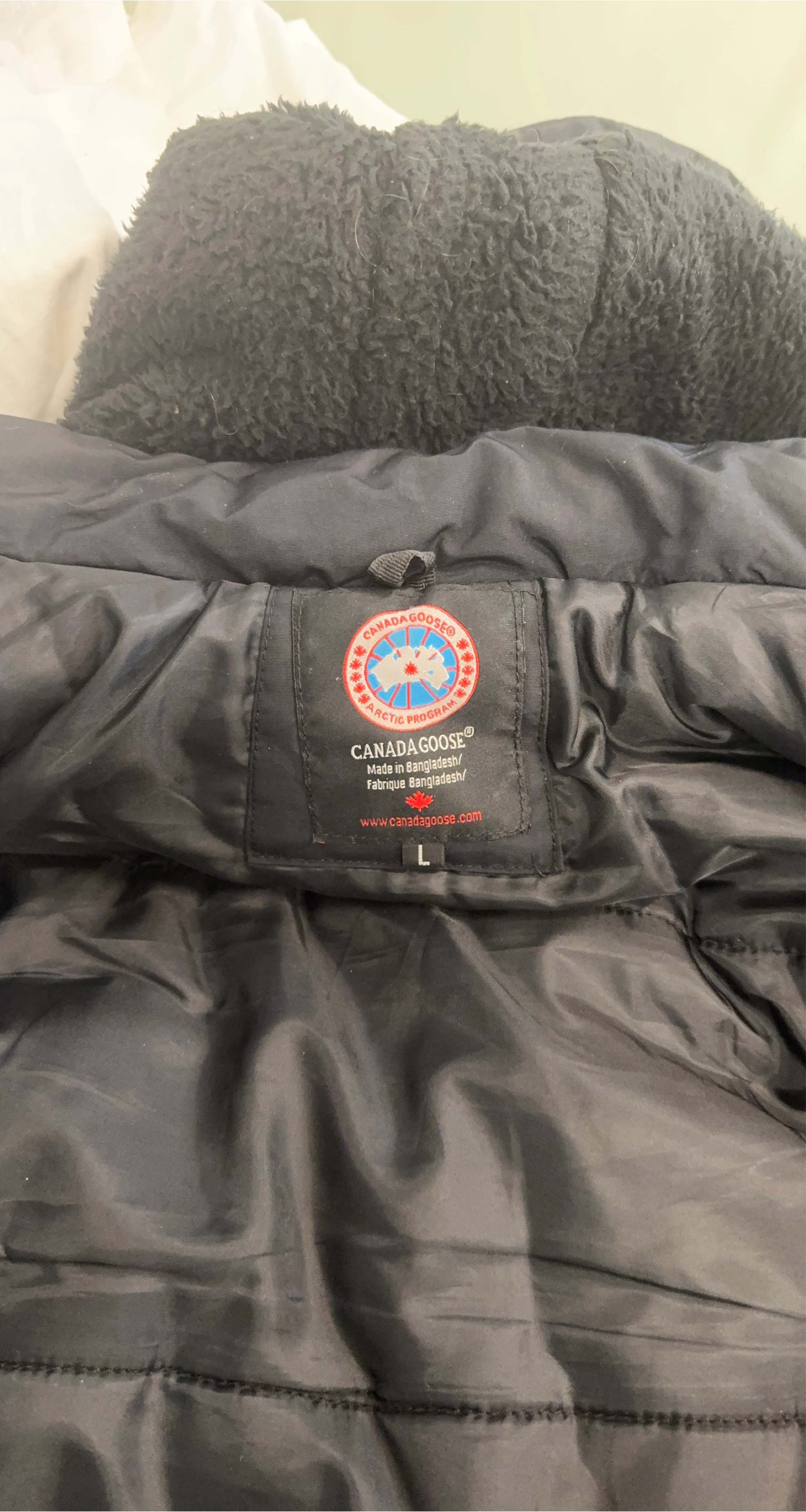 Canada Goose Puffer Jacket - Black - Size L