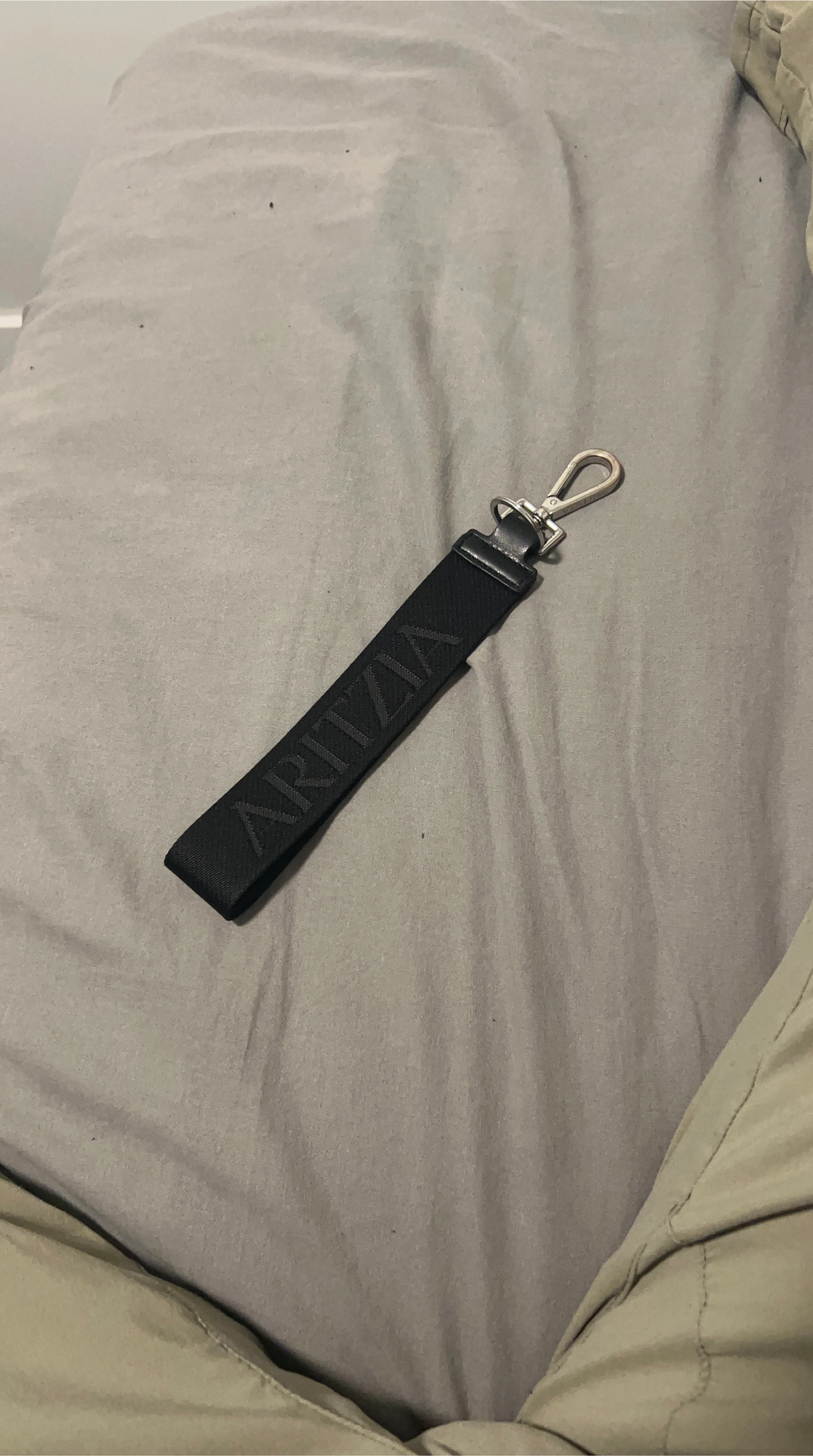 Aritzia Black Logo Keychain Strap - photo 2