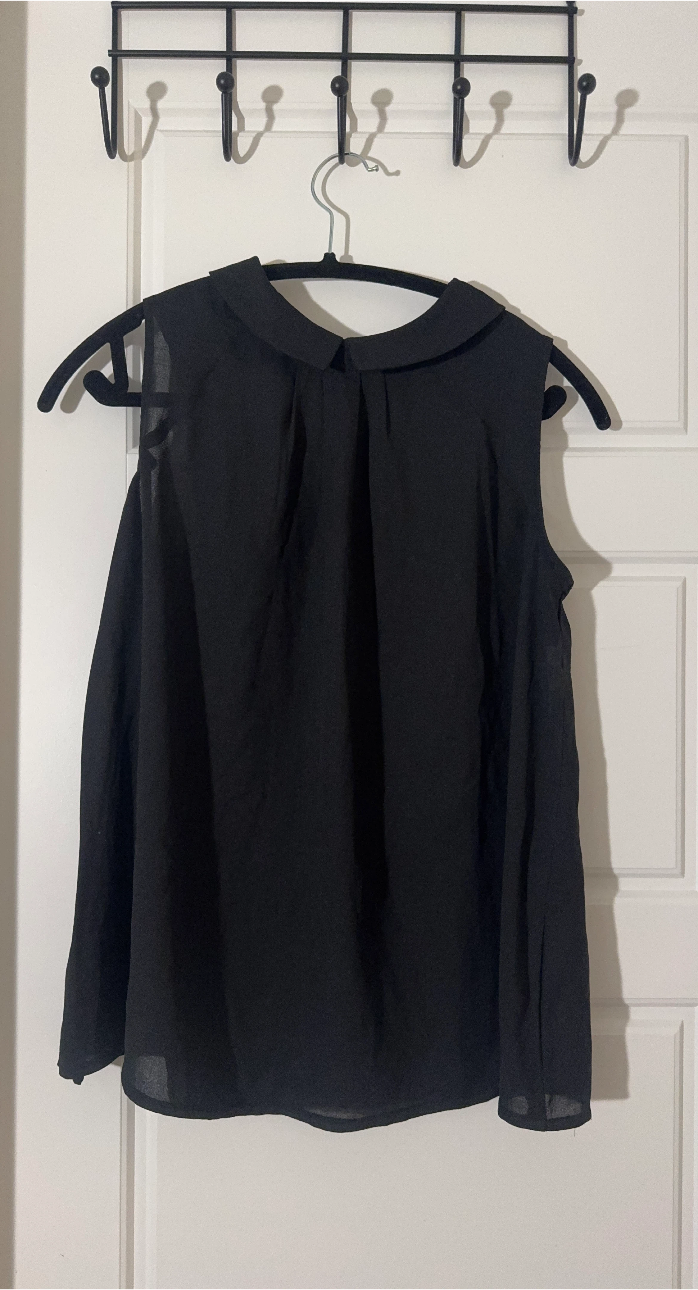 Black Sleeveless Peter Pan Collar Blouse