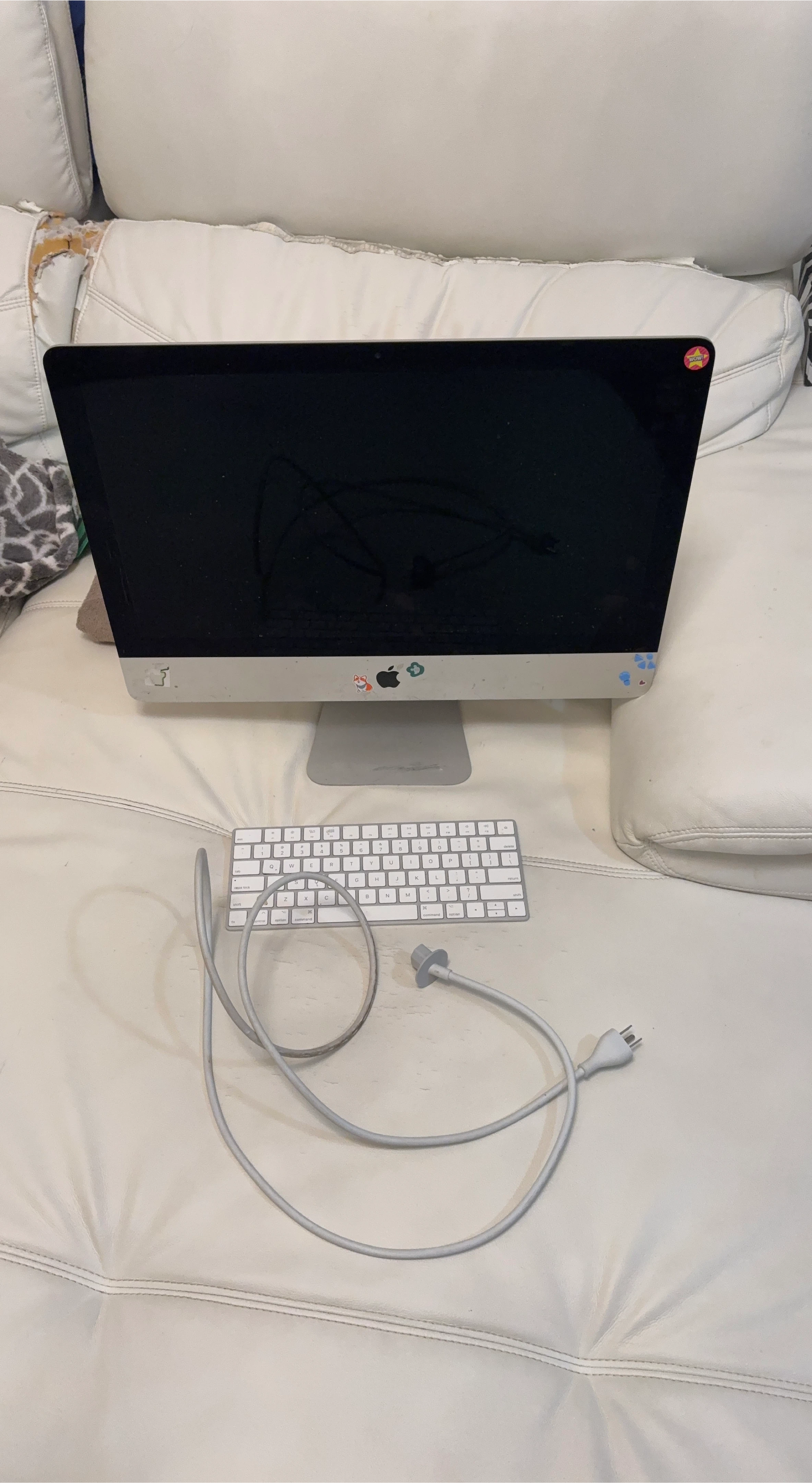 Broken Apple iMac Desktop Computer without Keyboard