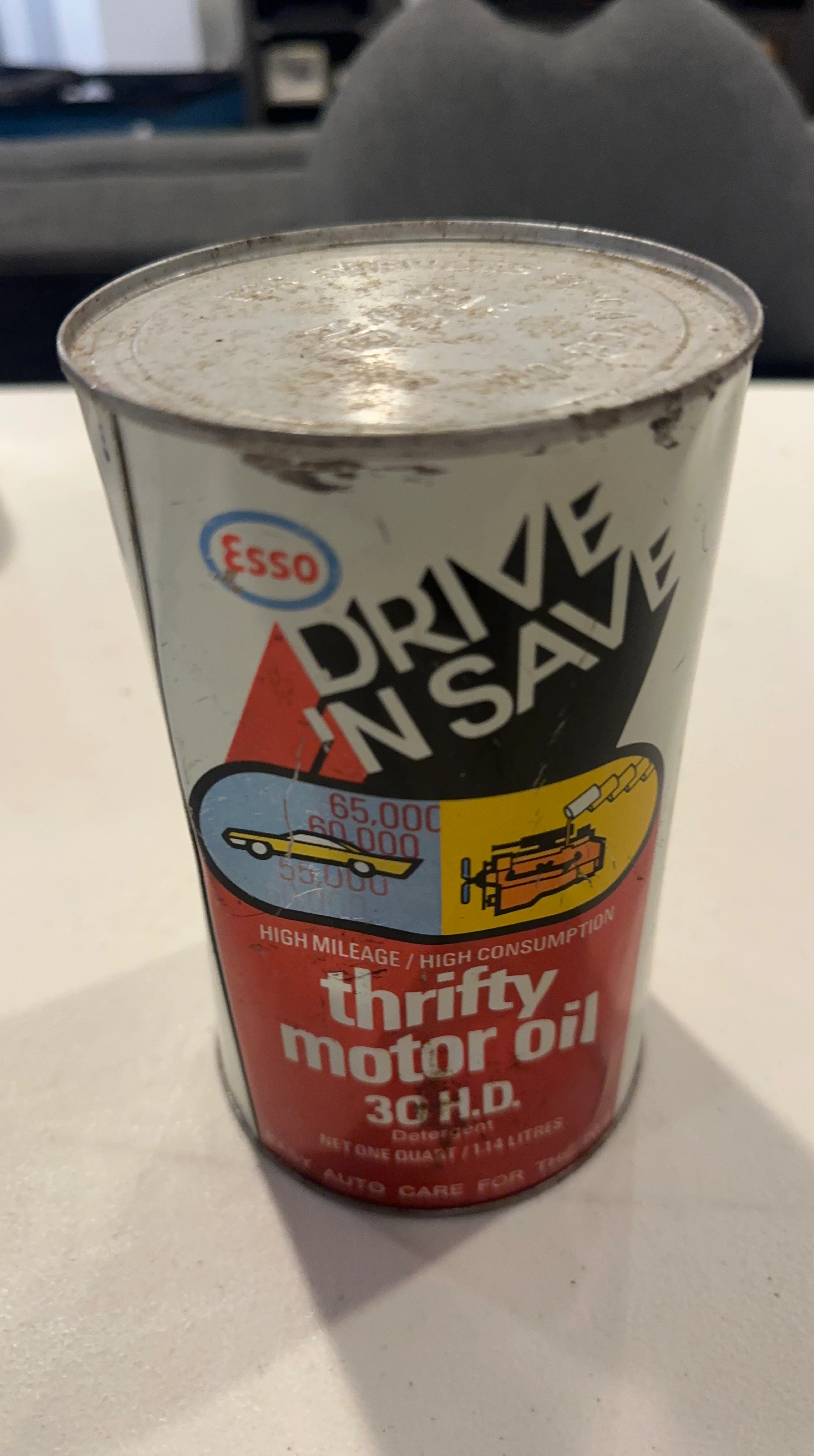Esso Thrifty Motor Oil 30H.D. Detergent