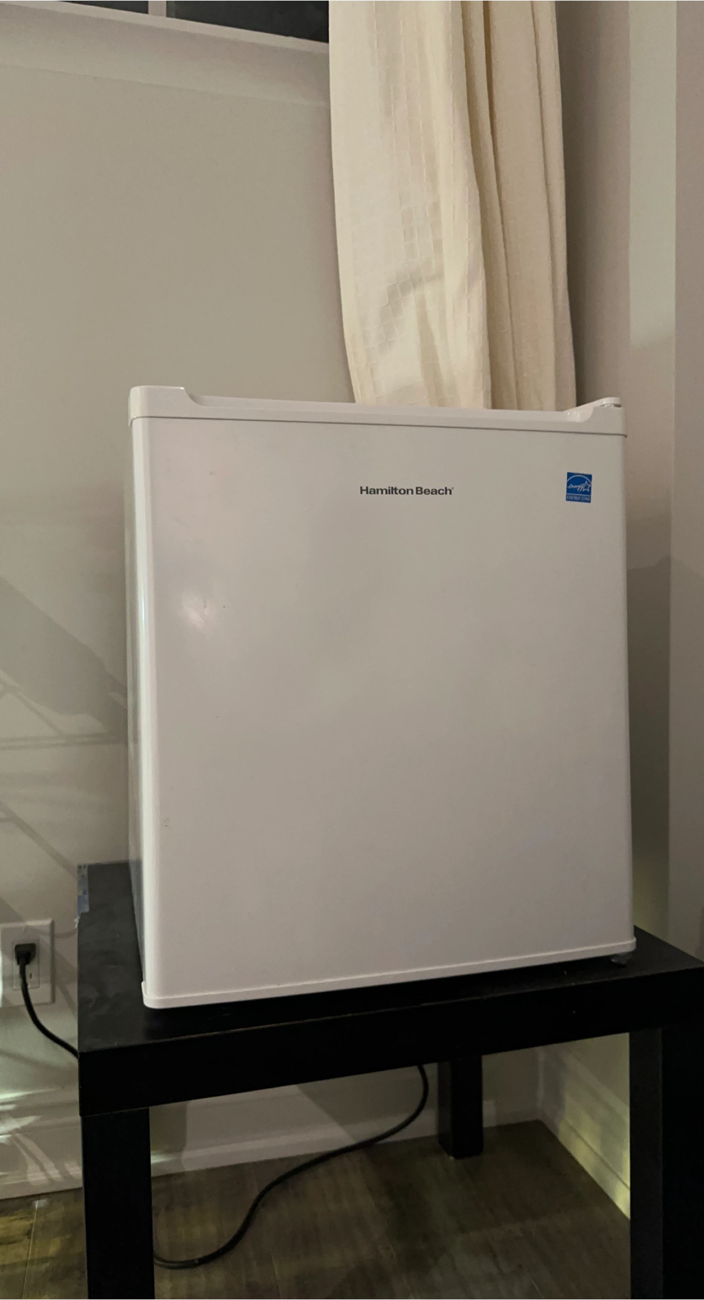 Hamilton Beach Mini Fridge White