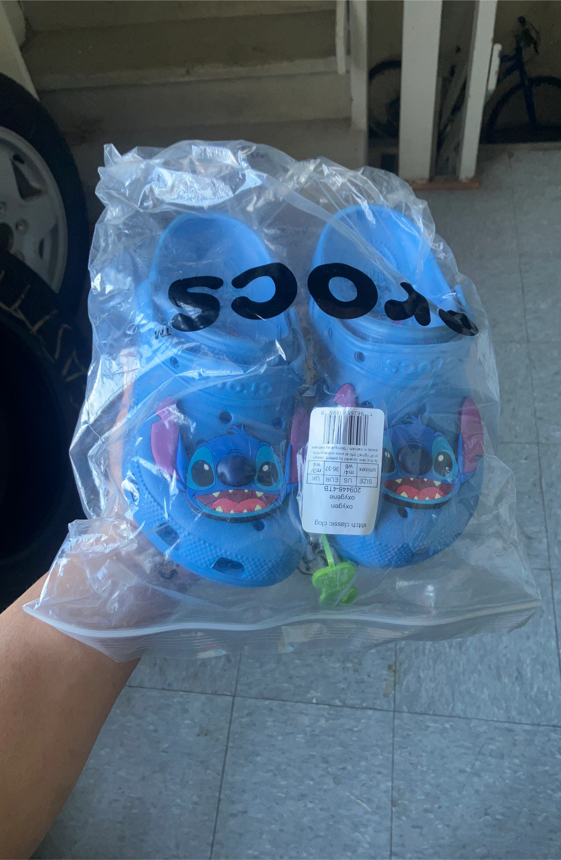 Crocs Stitch Classic Clogs - Unisex Size 36-37