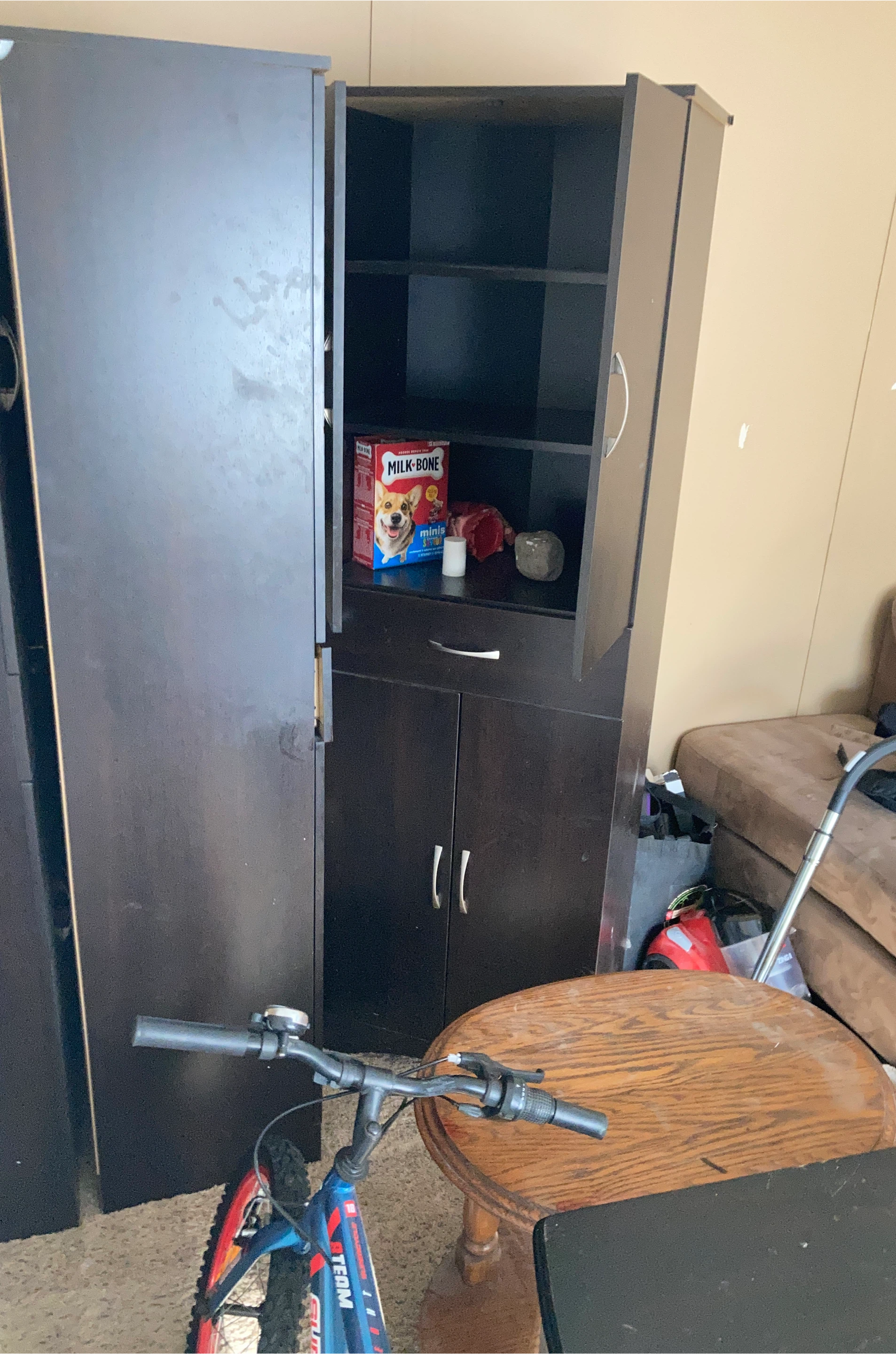 Storage cabinet