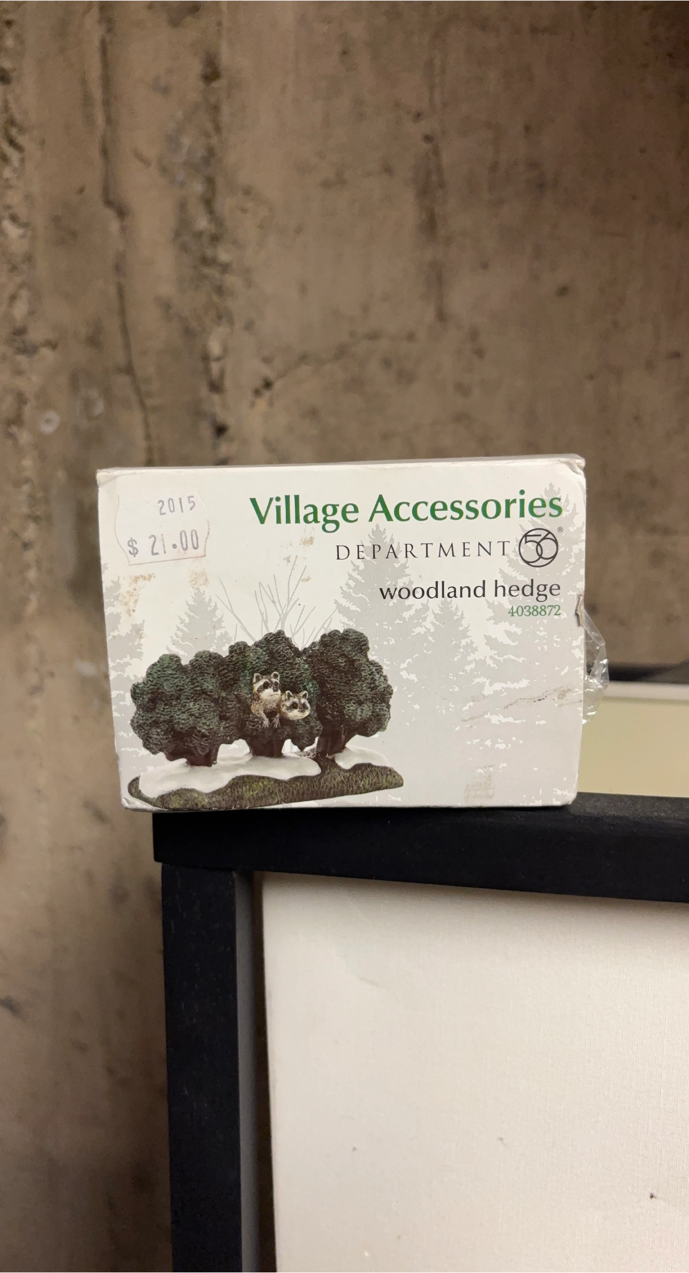 Village Accessories Woodland Hedge Raccoons Figurine