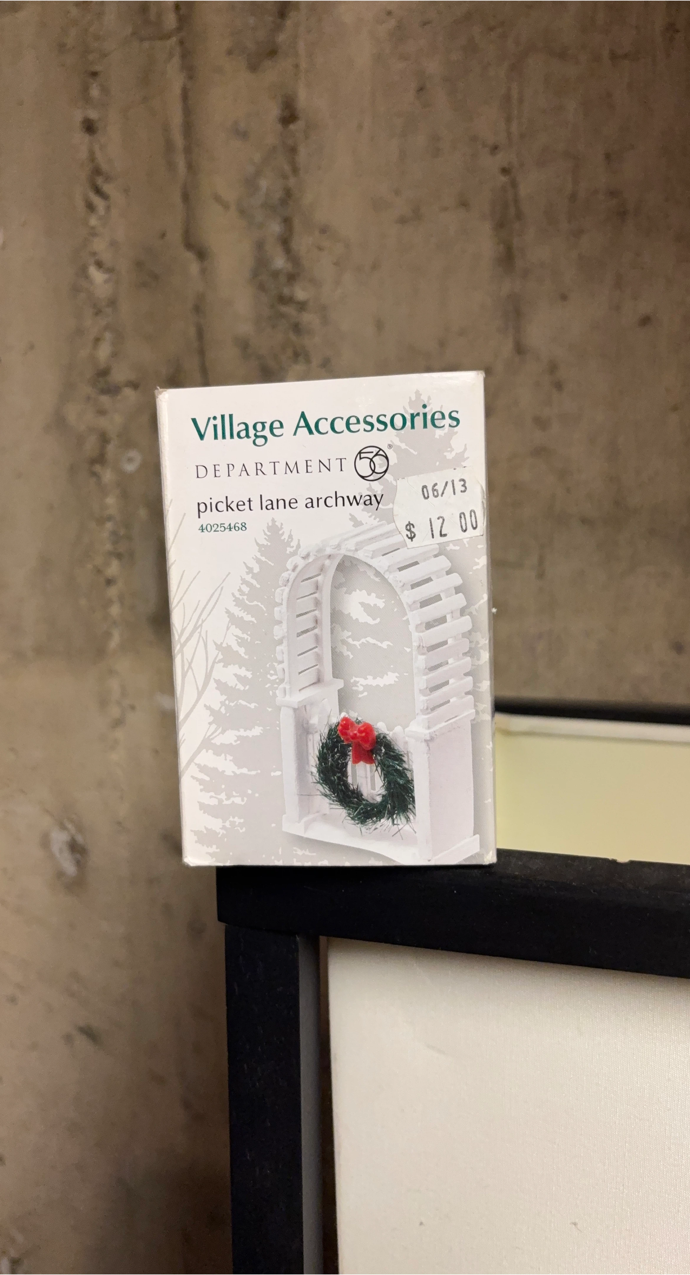Village Accessories Picket Lane Archway