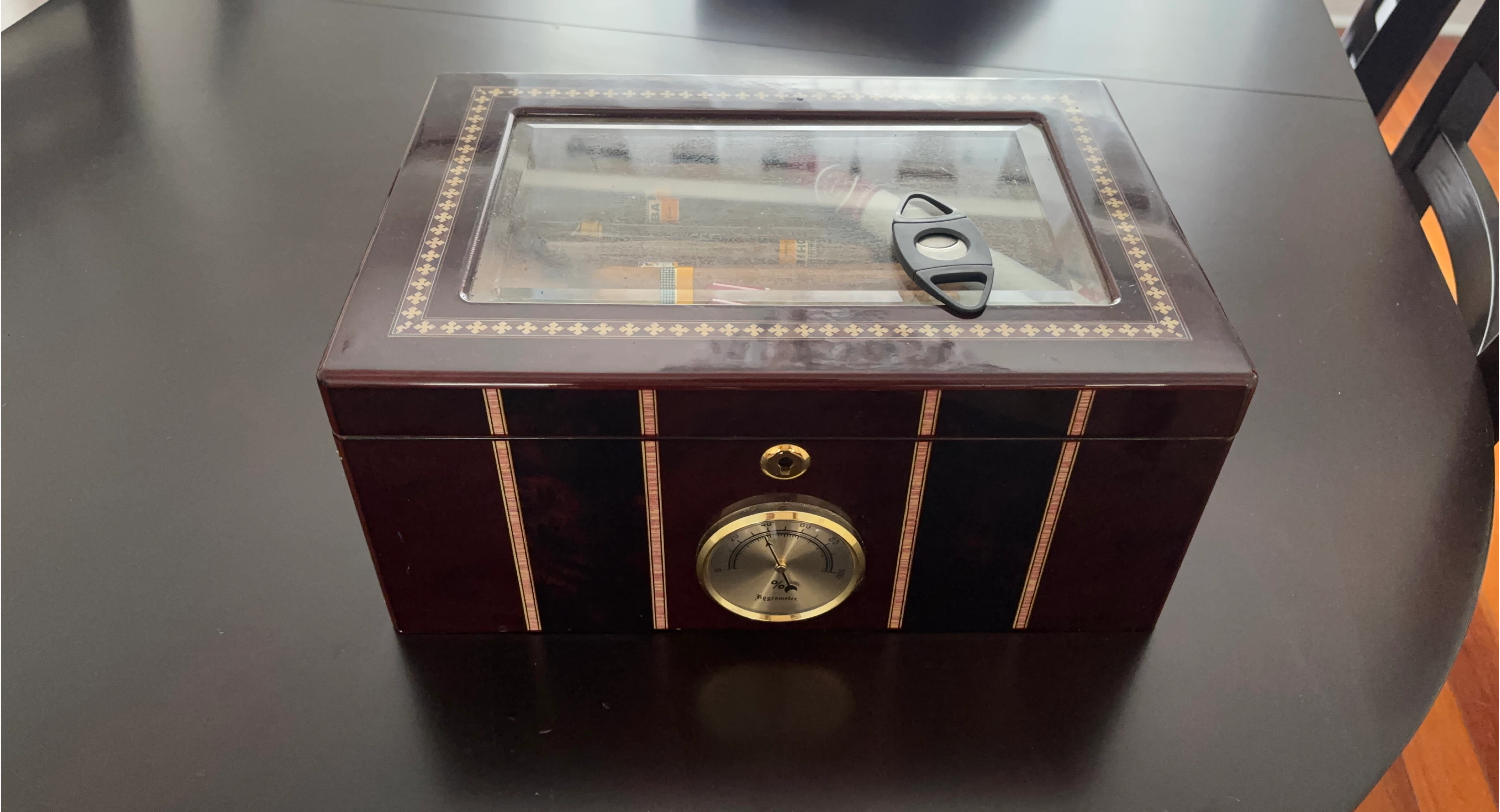 Wooden Humidor with Hygrometer and Cigar Cutter