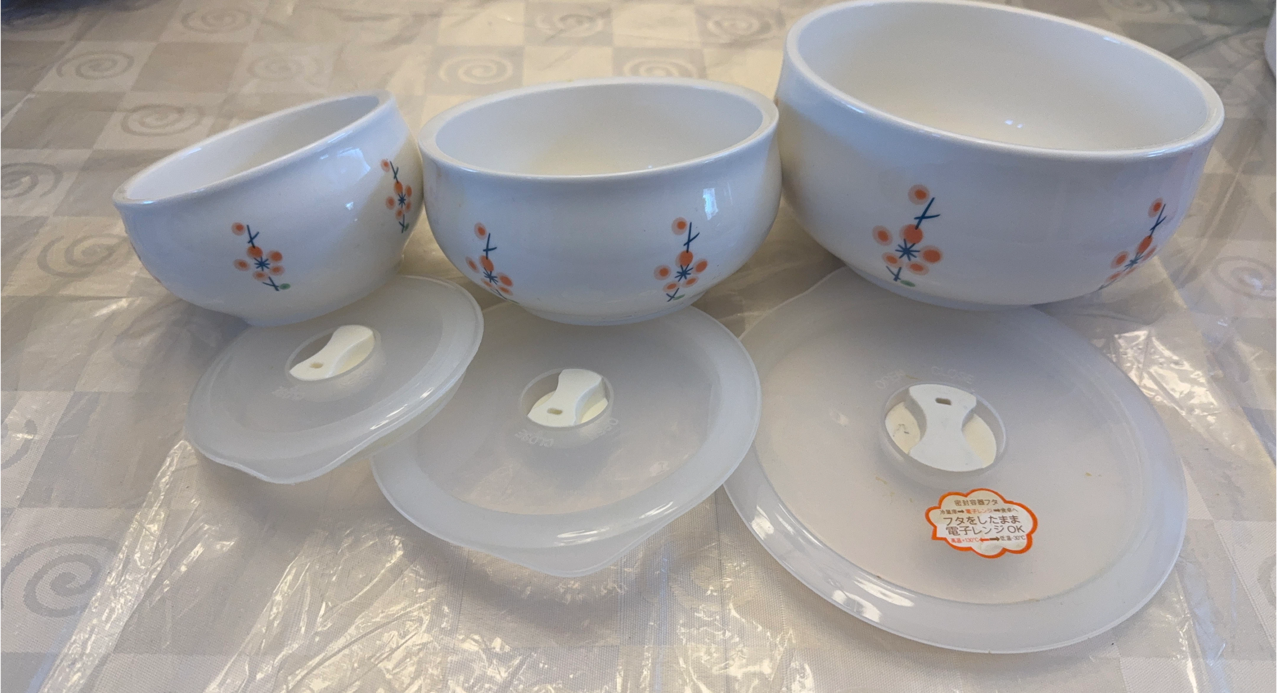 Set of 3 White Bowls with Lids