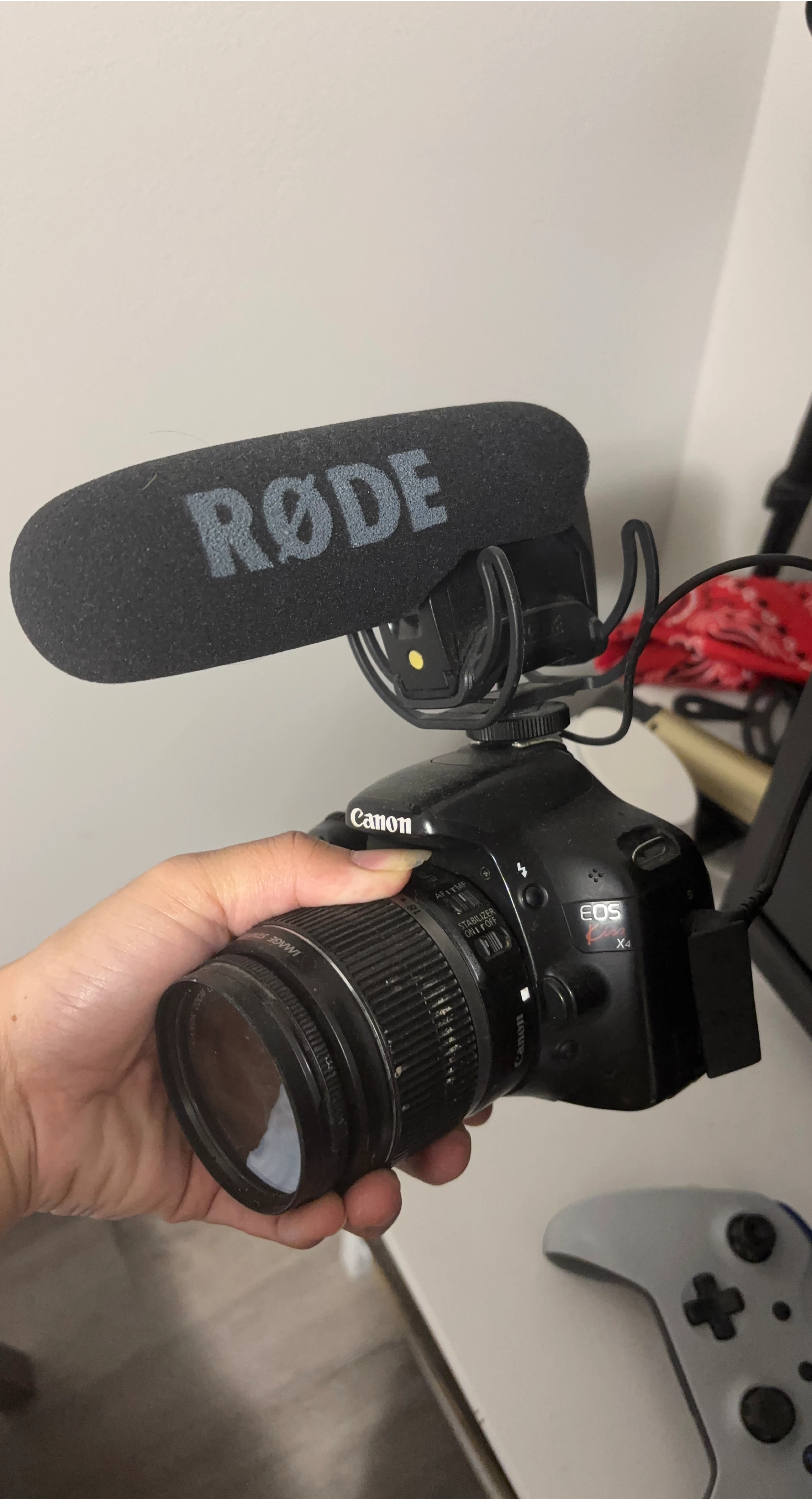 Canon EOS Kiss X4 Digital Camera with Rode Microphone